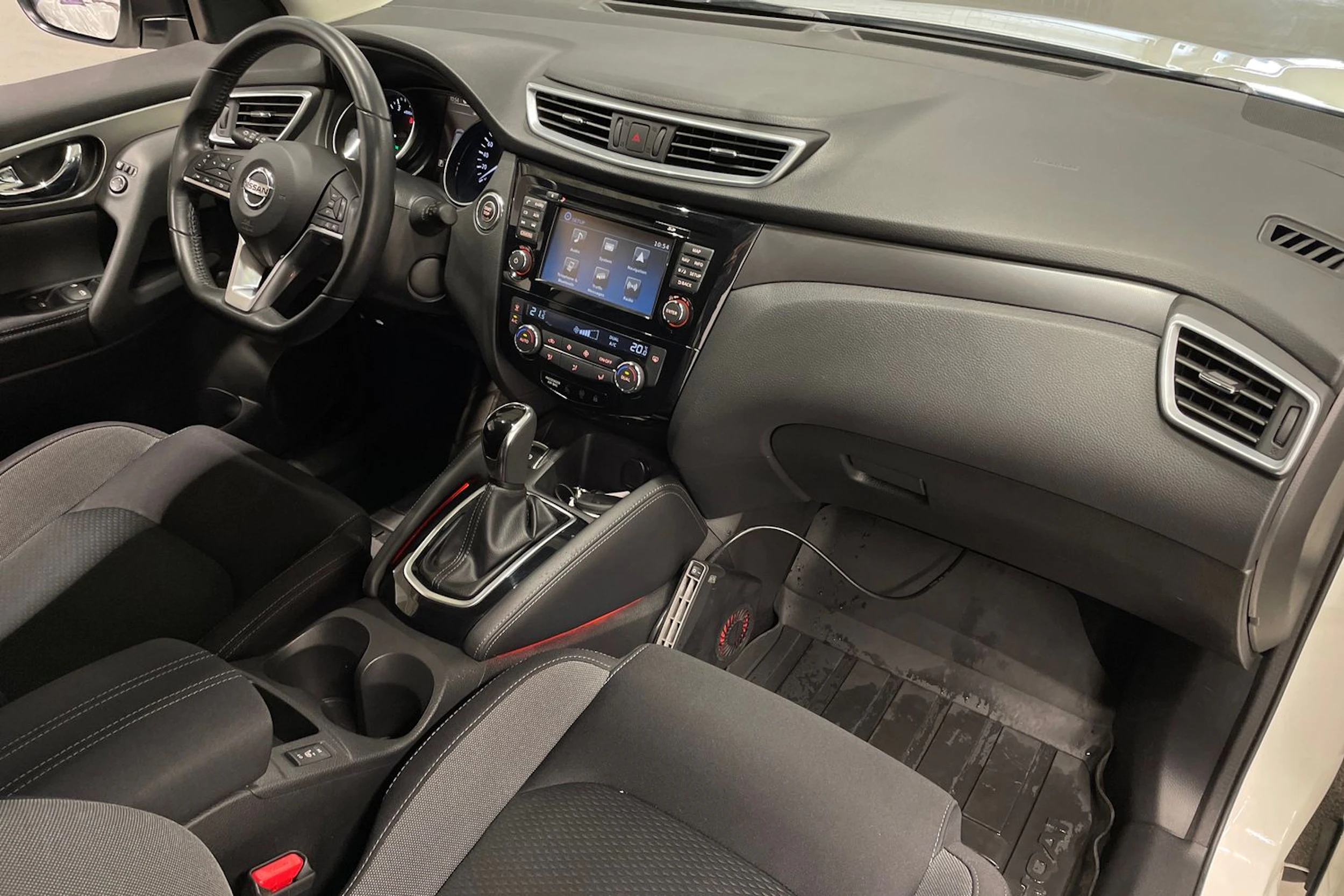 Valkoinen Nissan Qashqai 2018 kuva 26.