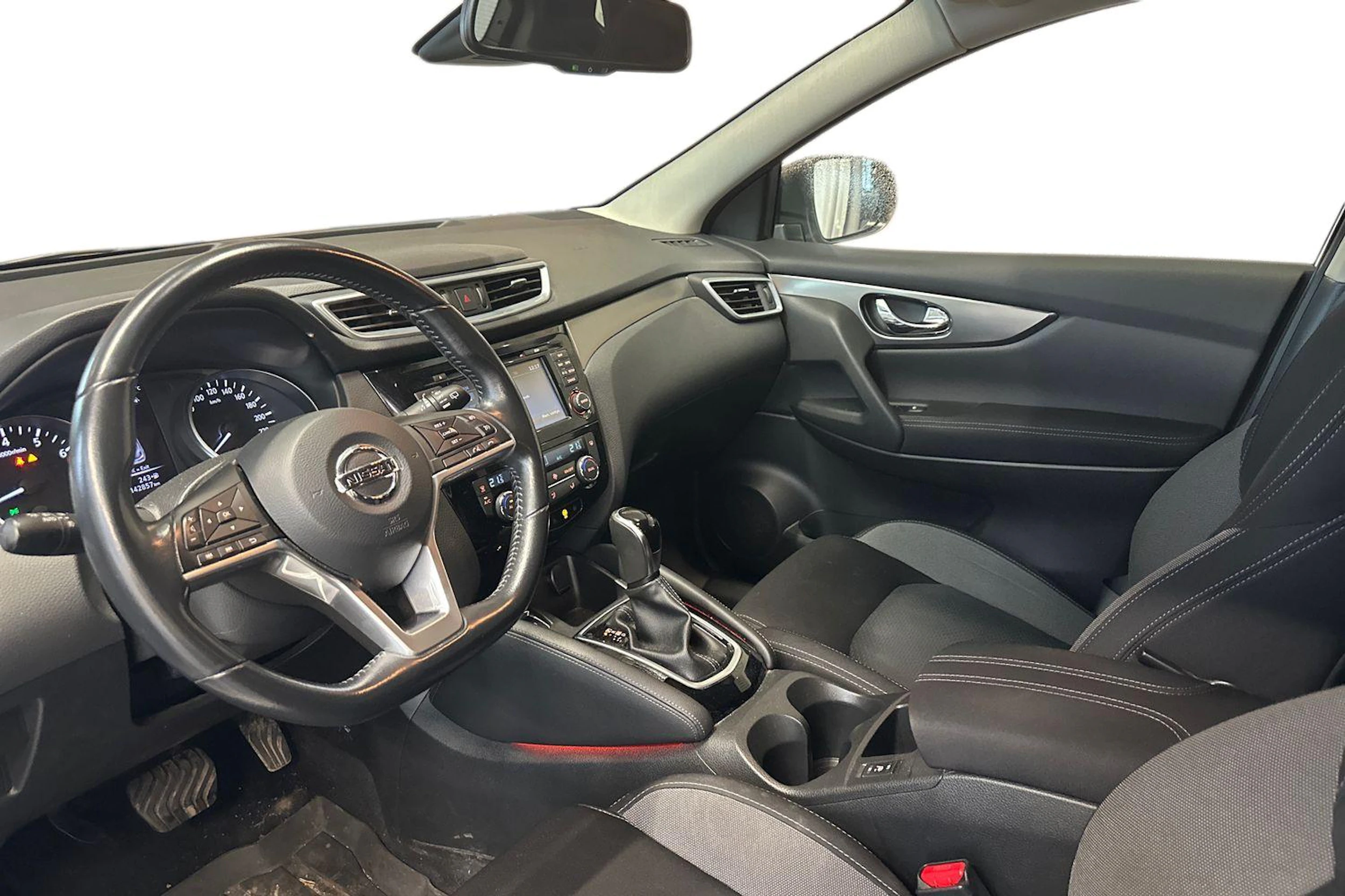valkoinen Nissan Qashqai 2019 kuva 3.