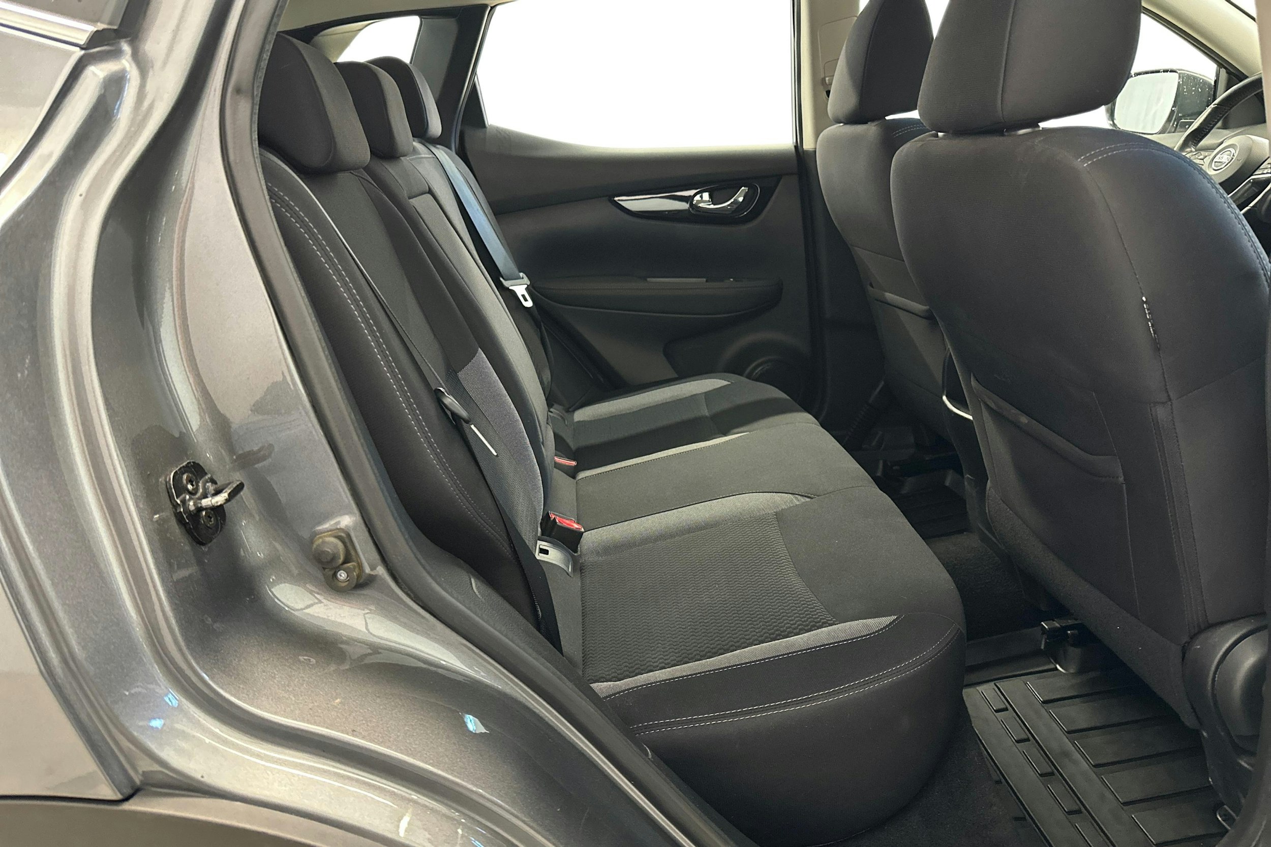 harmaa metalliväri Nissan Qashqai 2019 kuva 11.