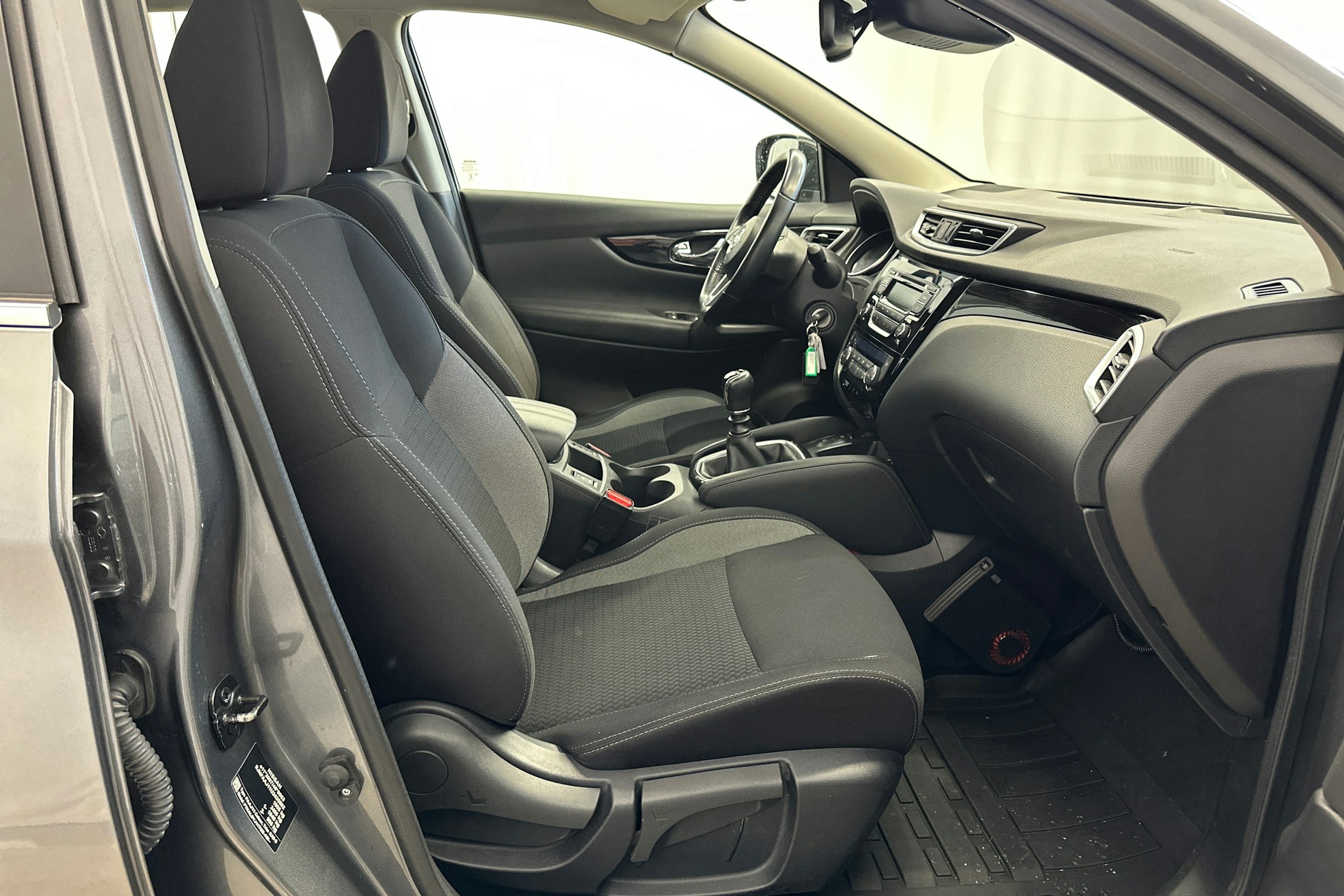 harmaa metalliväri Nissan Qashqai 2019 kuva 13.