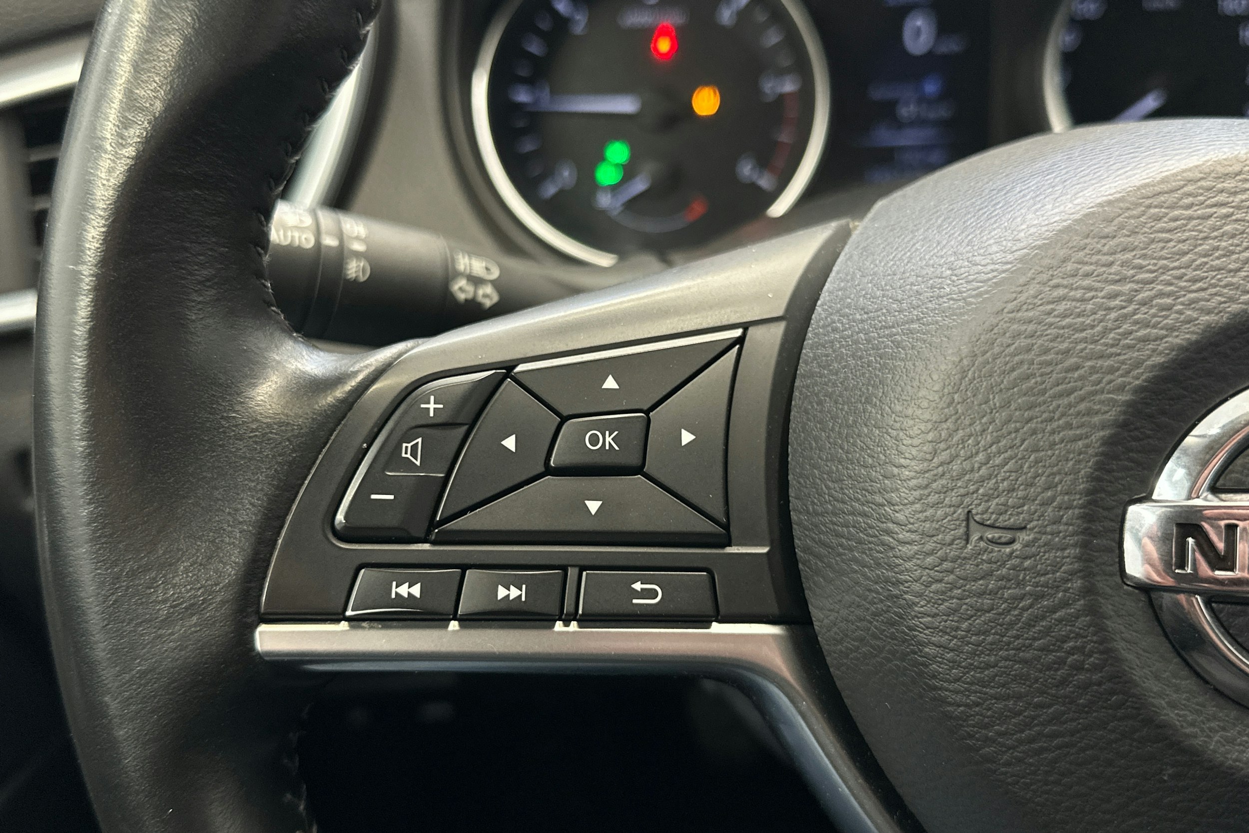 harmaa metalliväri Nissan Qashqai 2019 kuva 19.