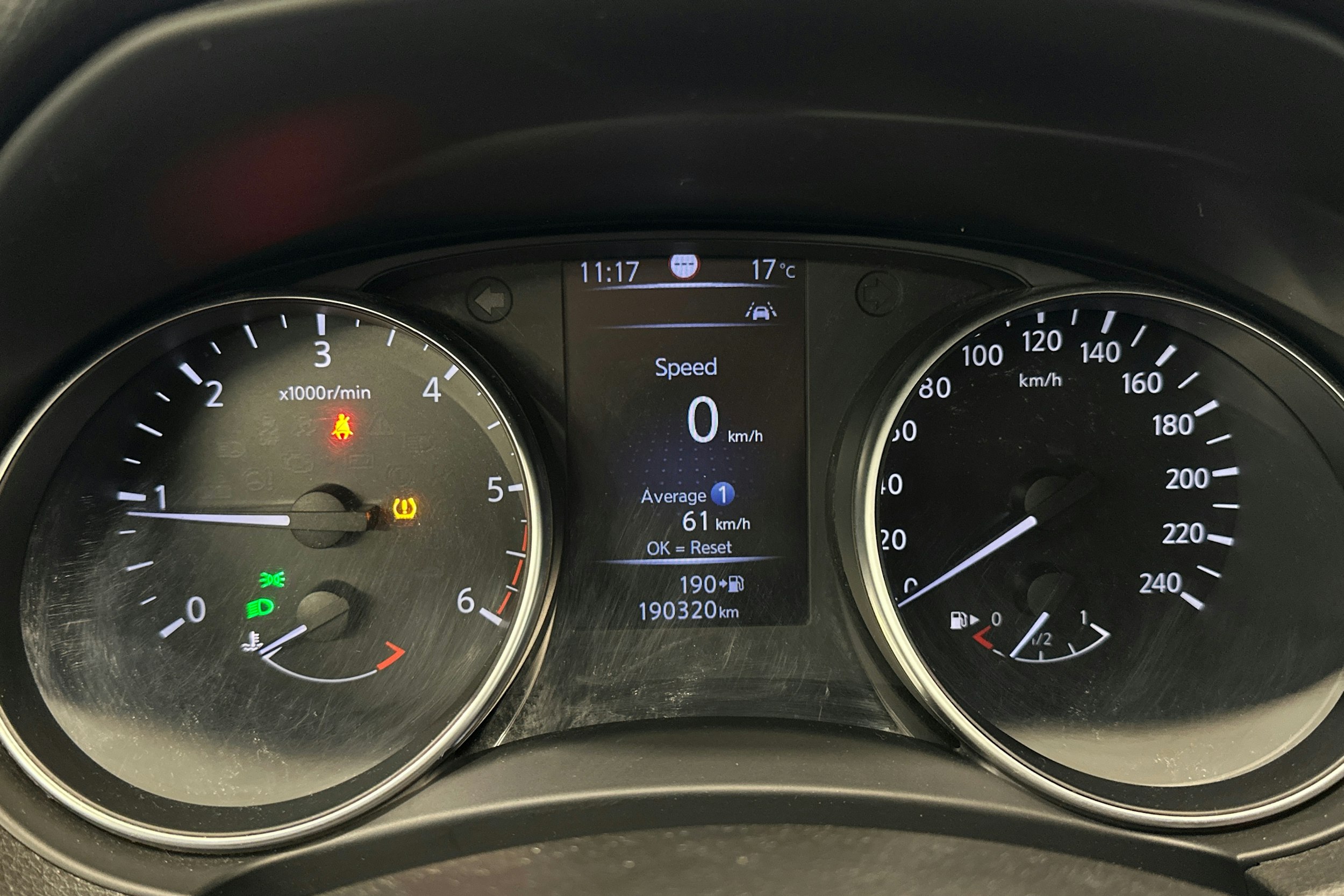 harmaa metalliväri Nissan Qashqai 2019 kuva 21.