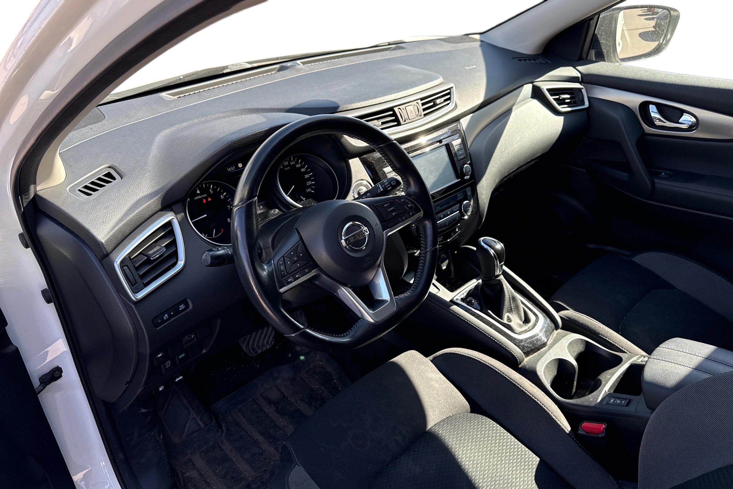 Valkoinen Nissan Qashqai 2019 kuva 3.