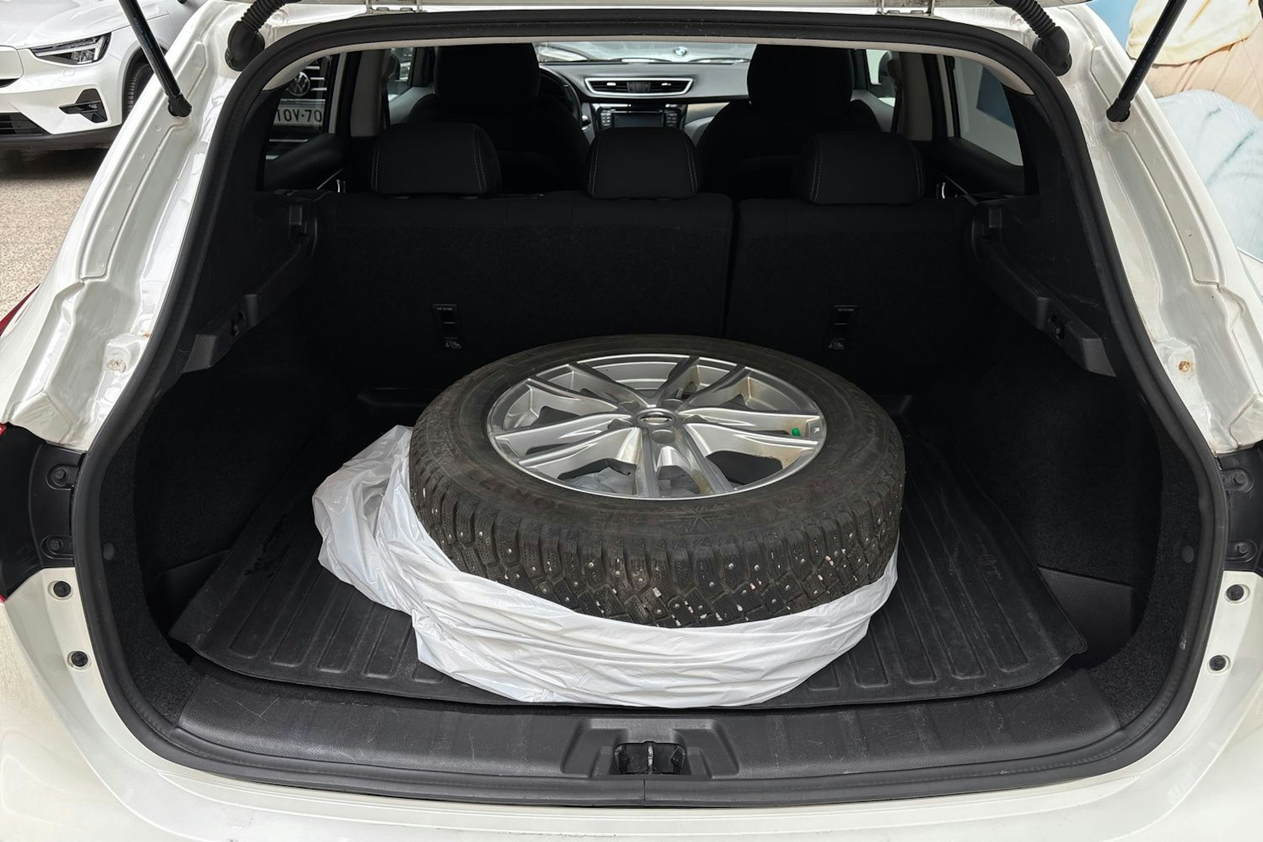 valkoinen Nissan Qashqai 2019 kuva 15.