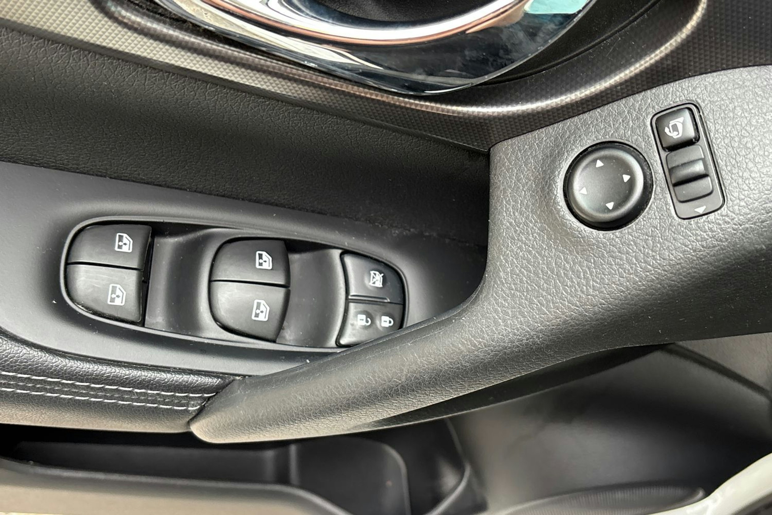 valkoinen Nissan Qashqai 2019 kuva 16.