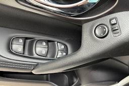 valkoinen Nissan Qashqai 2019 kuva 16.