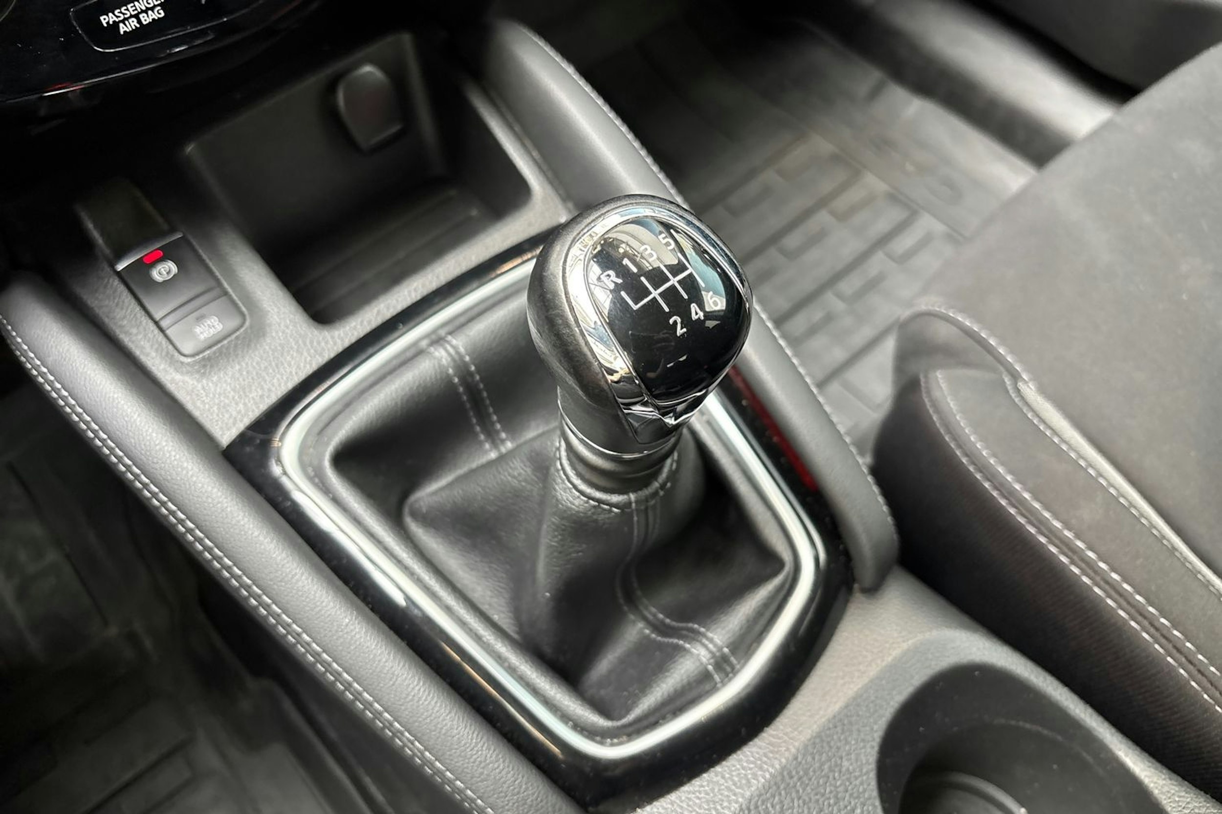 valkoinen Nissan Qashqai 2019 kuva 28.