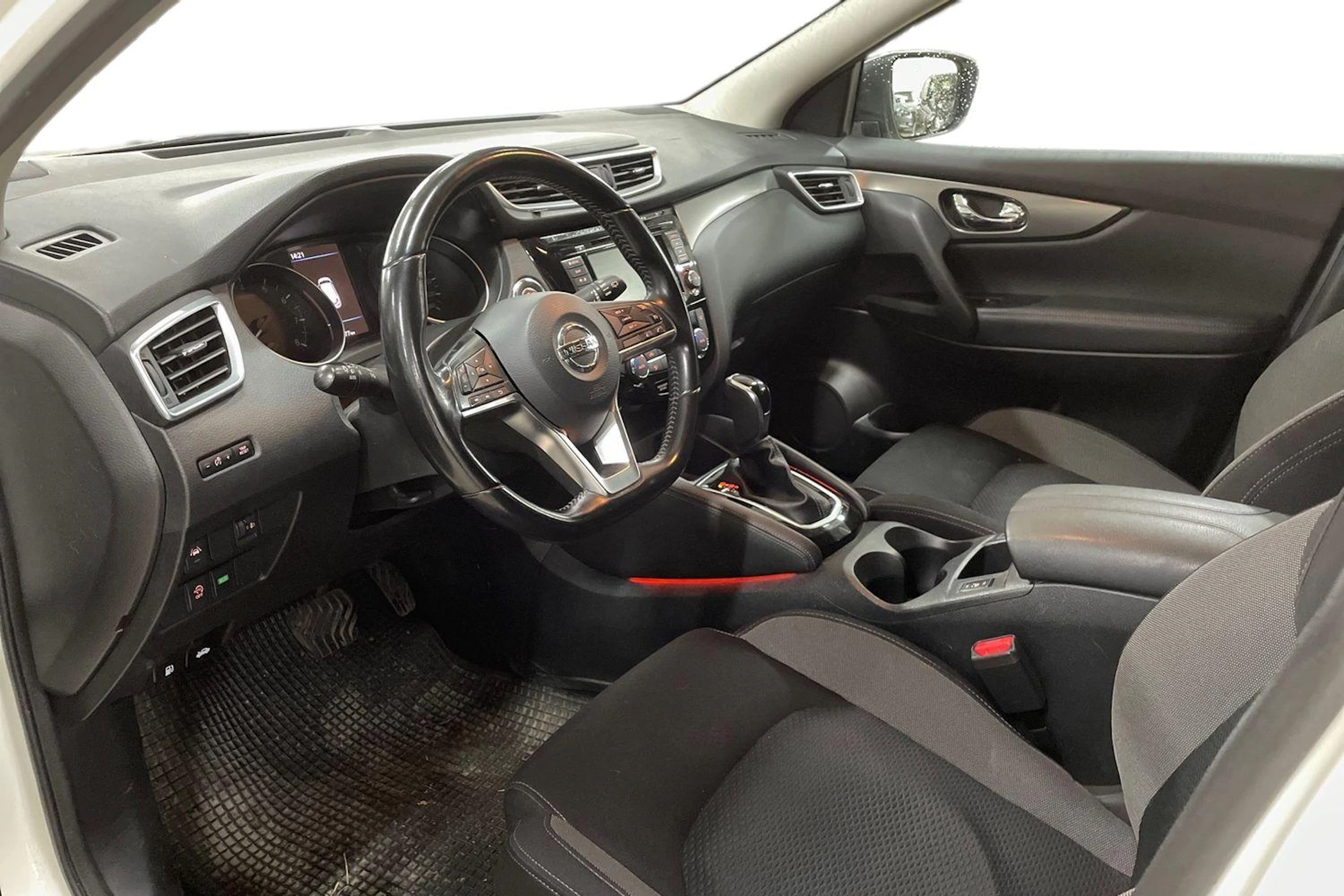 Valkoinen Nissan Qashqai 2019 kuva 3.