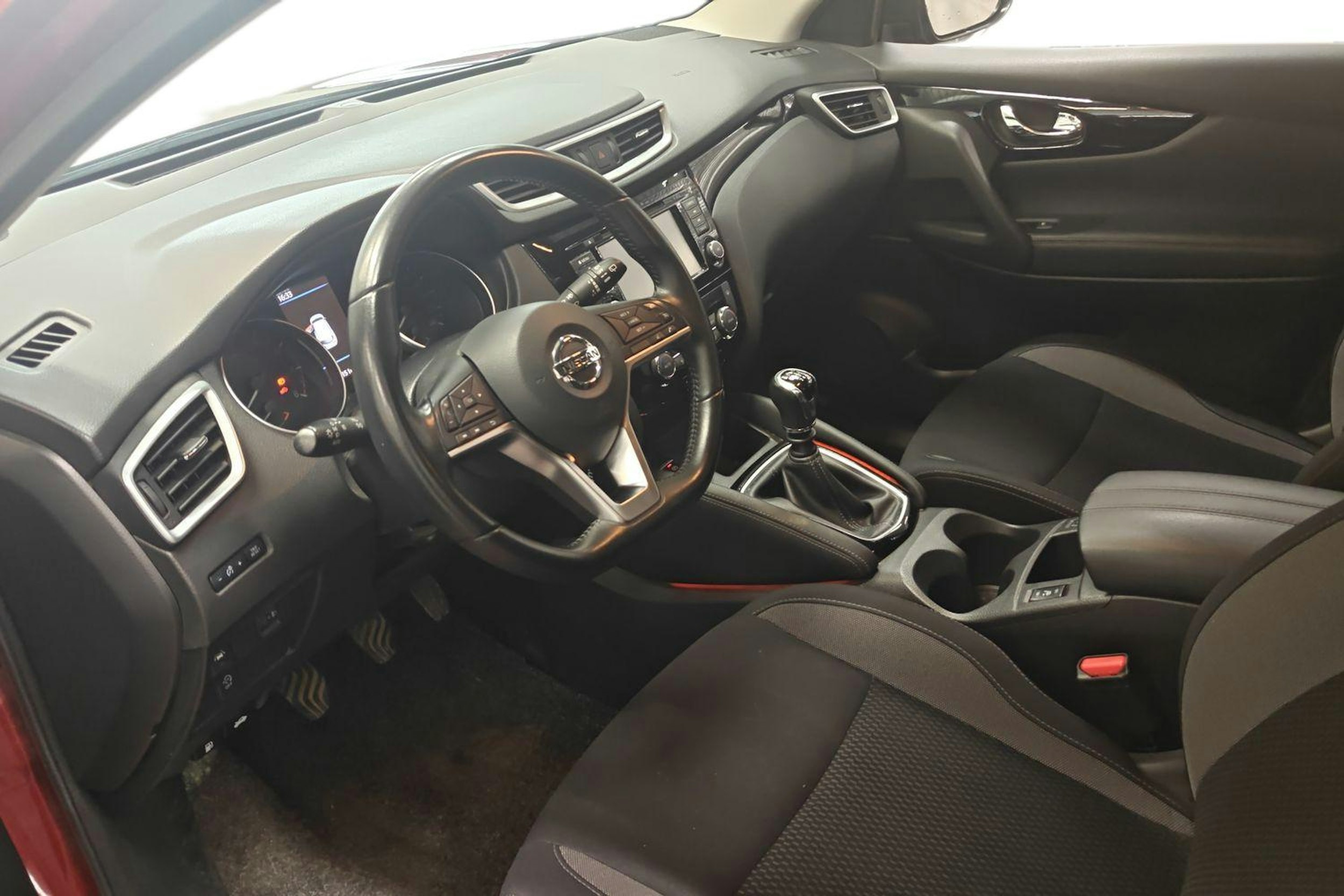 punainen Nissan Qashqai 2019 kuva 3.