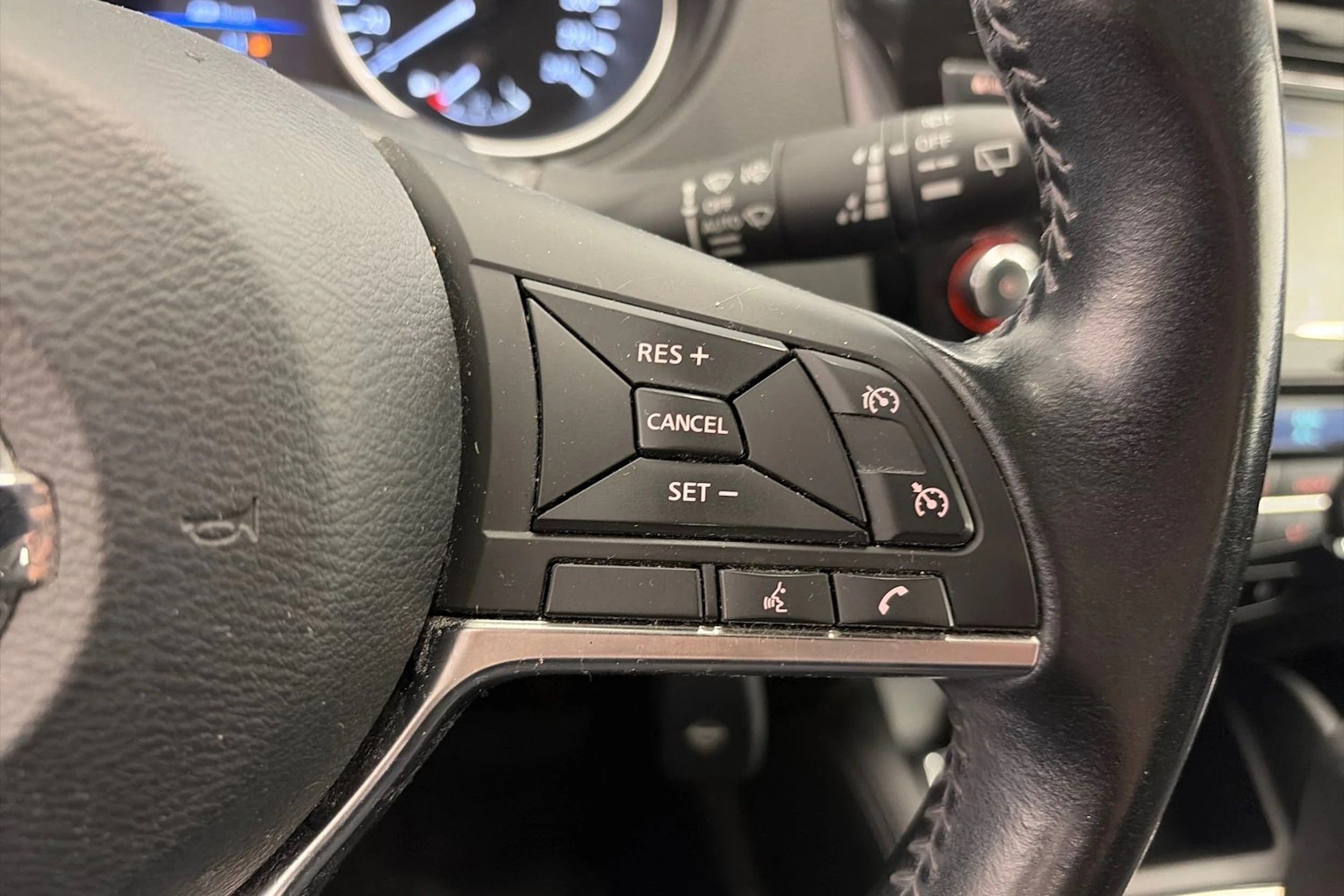 Harmaa Nissan Qashqai 2020 kuva 15.