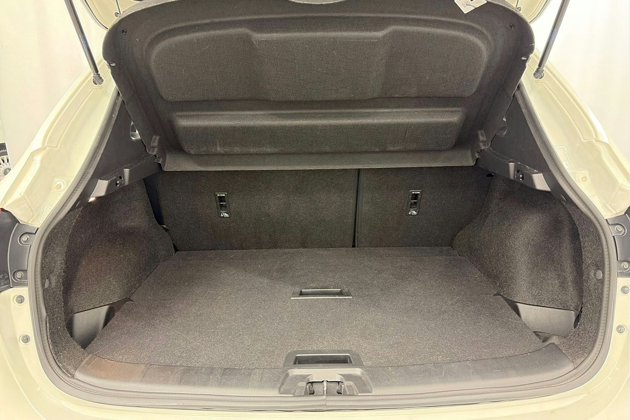 valkoinen Nissan Qashqai 2020 kuva 13.