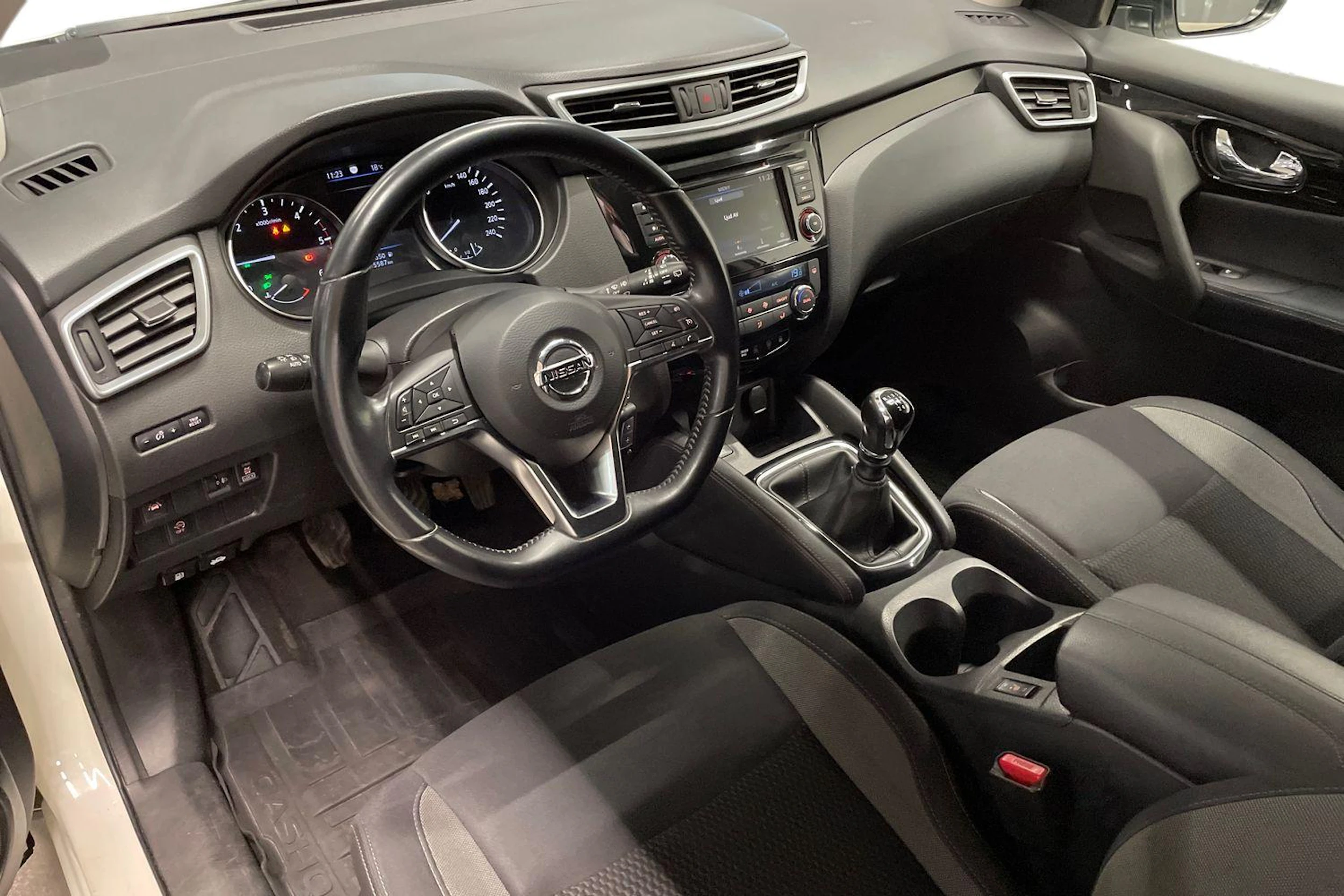 Valkoinen Nissan Qashqai 2020 kuva 6.