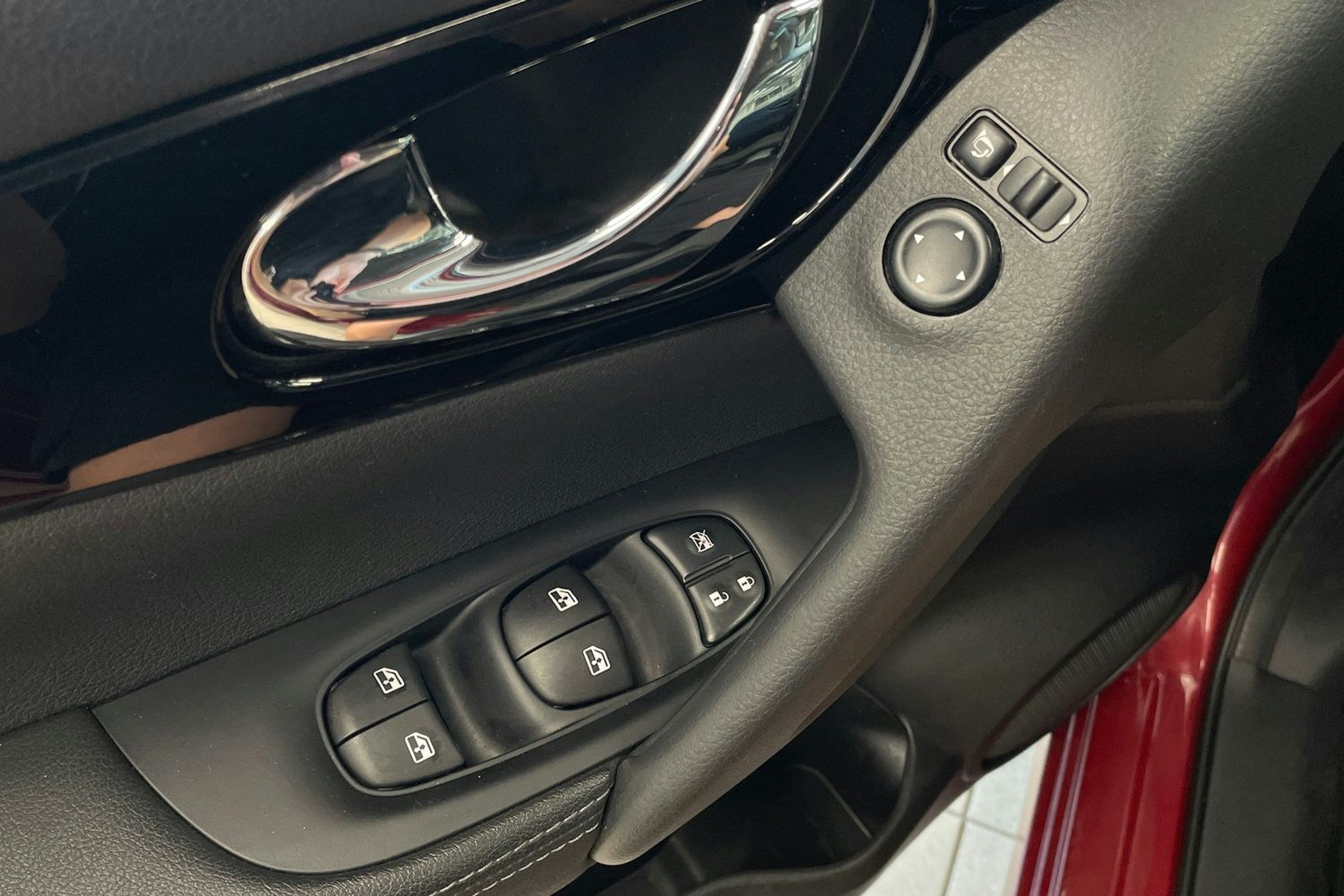 Punainen Nissan Qashqai 2020 kuva 14.