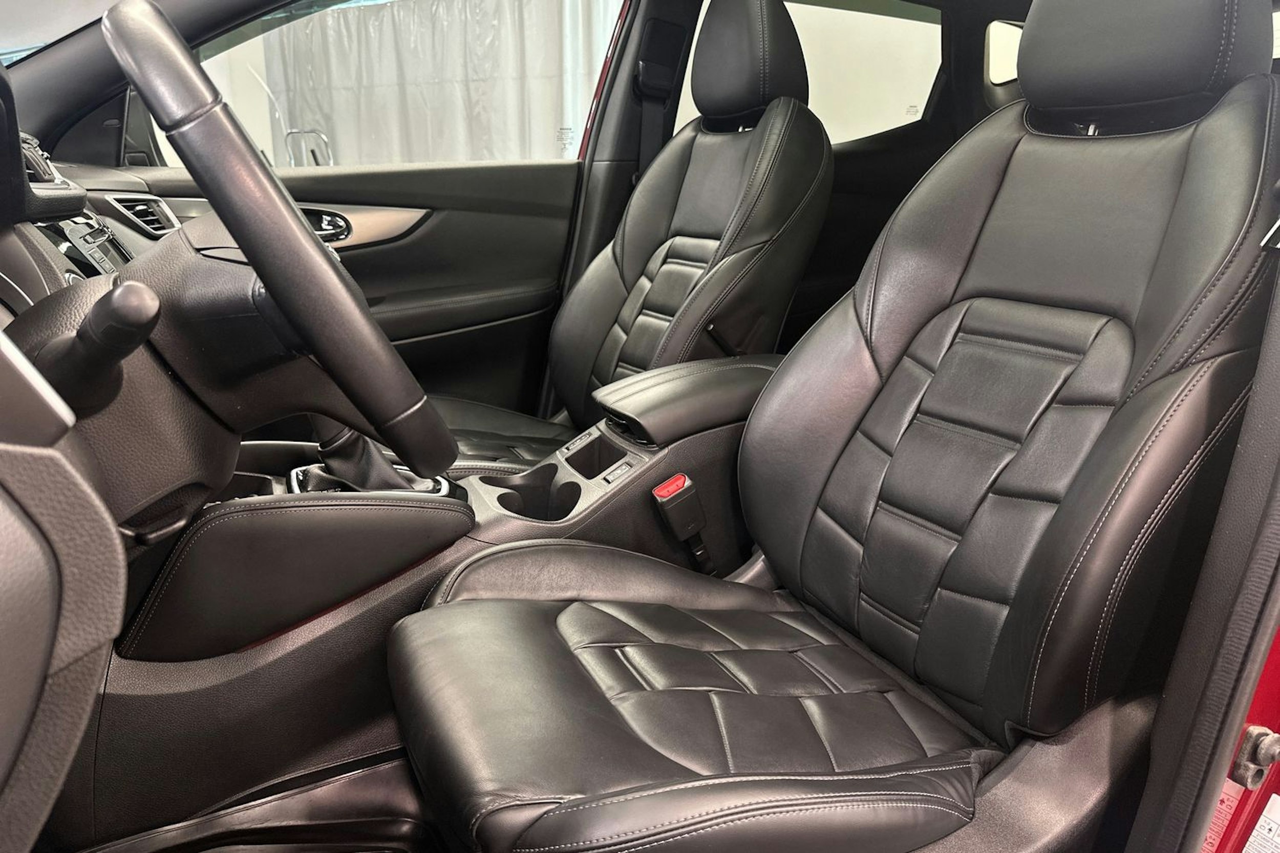 punainen Nissan Qashqai 2020 kuva 14.