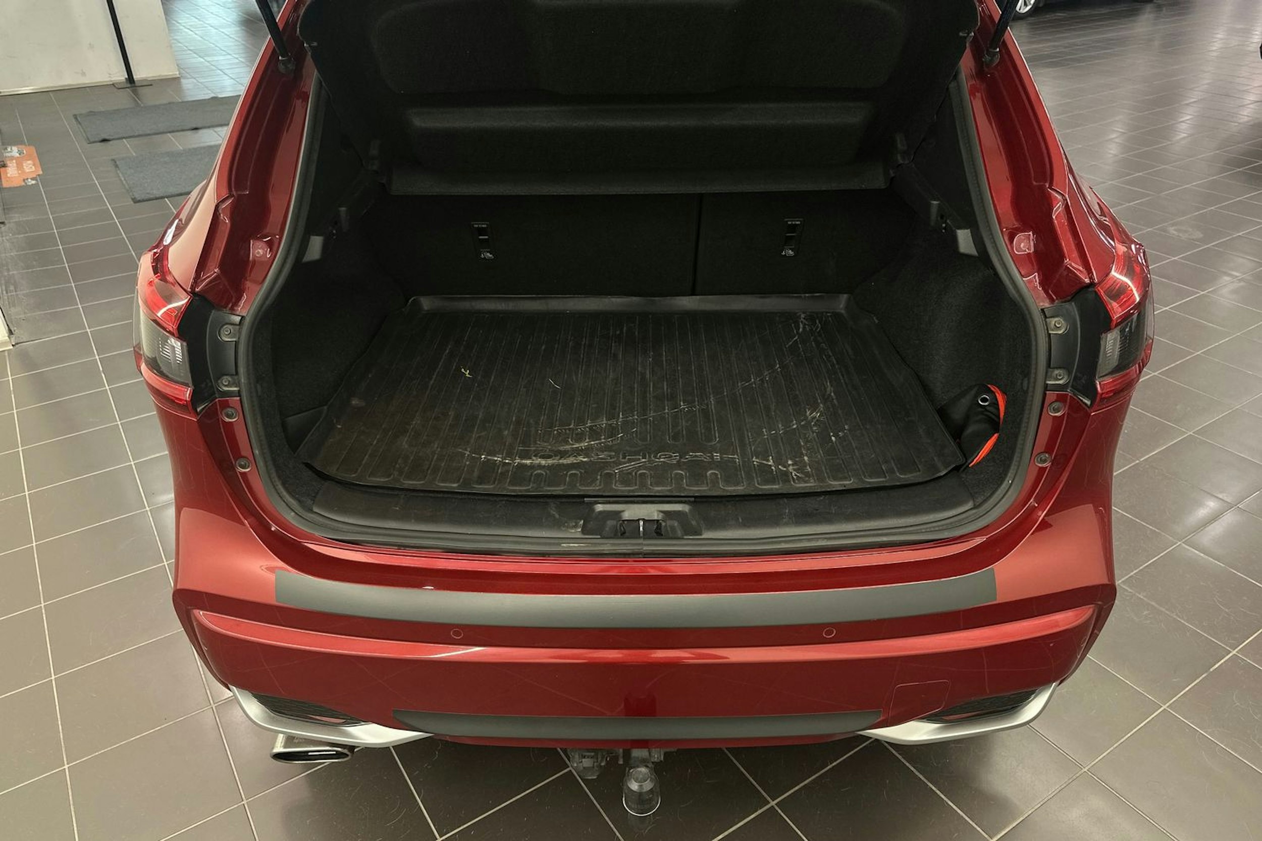 punainen Nissan Qashqai 2020 kuva 32.