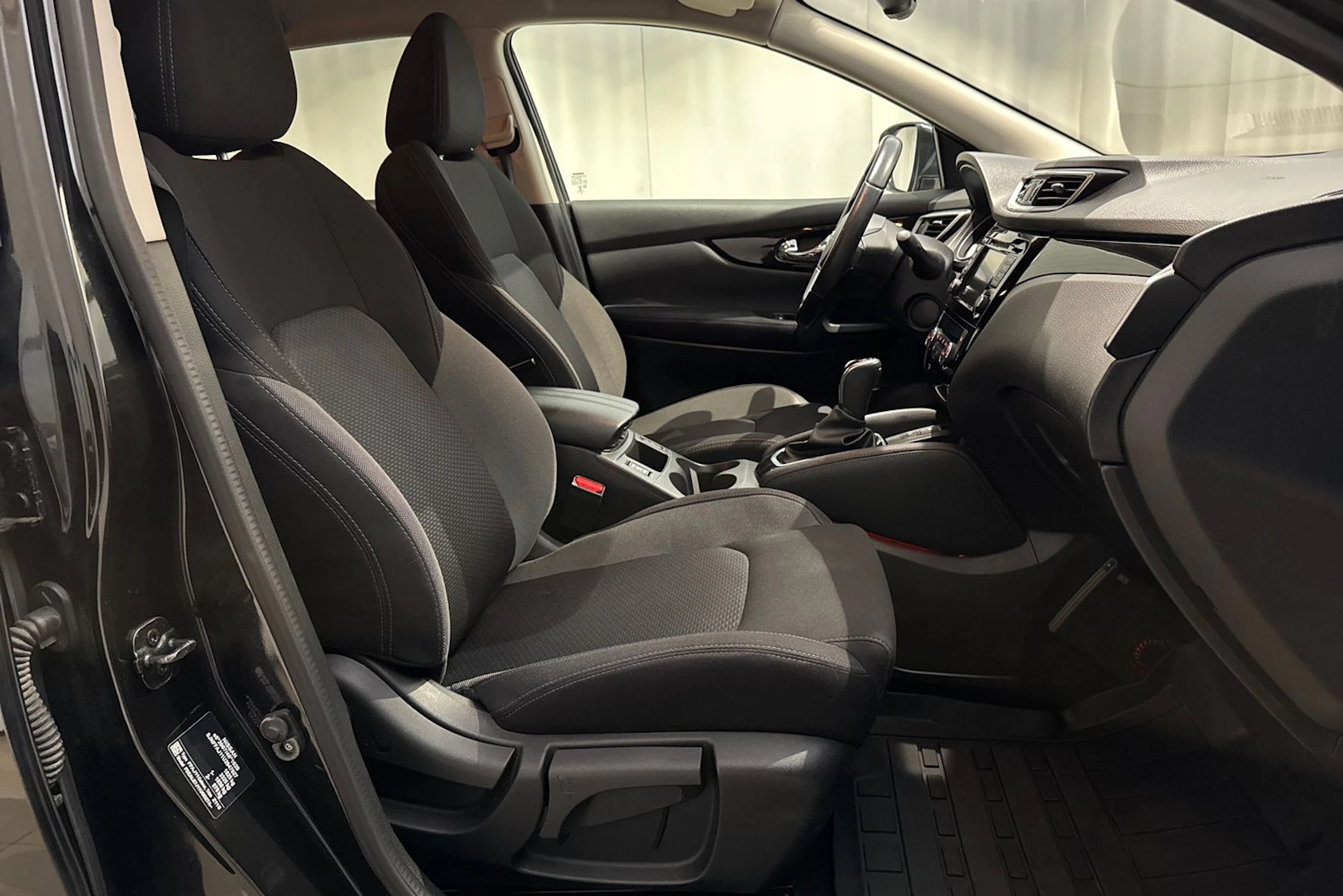 musta Nissan Qashqai 2021 kuva 13.