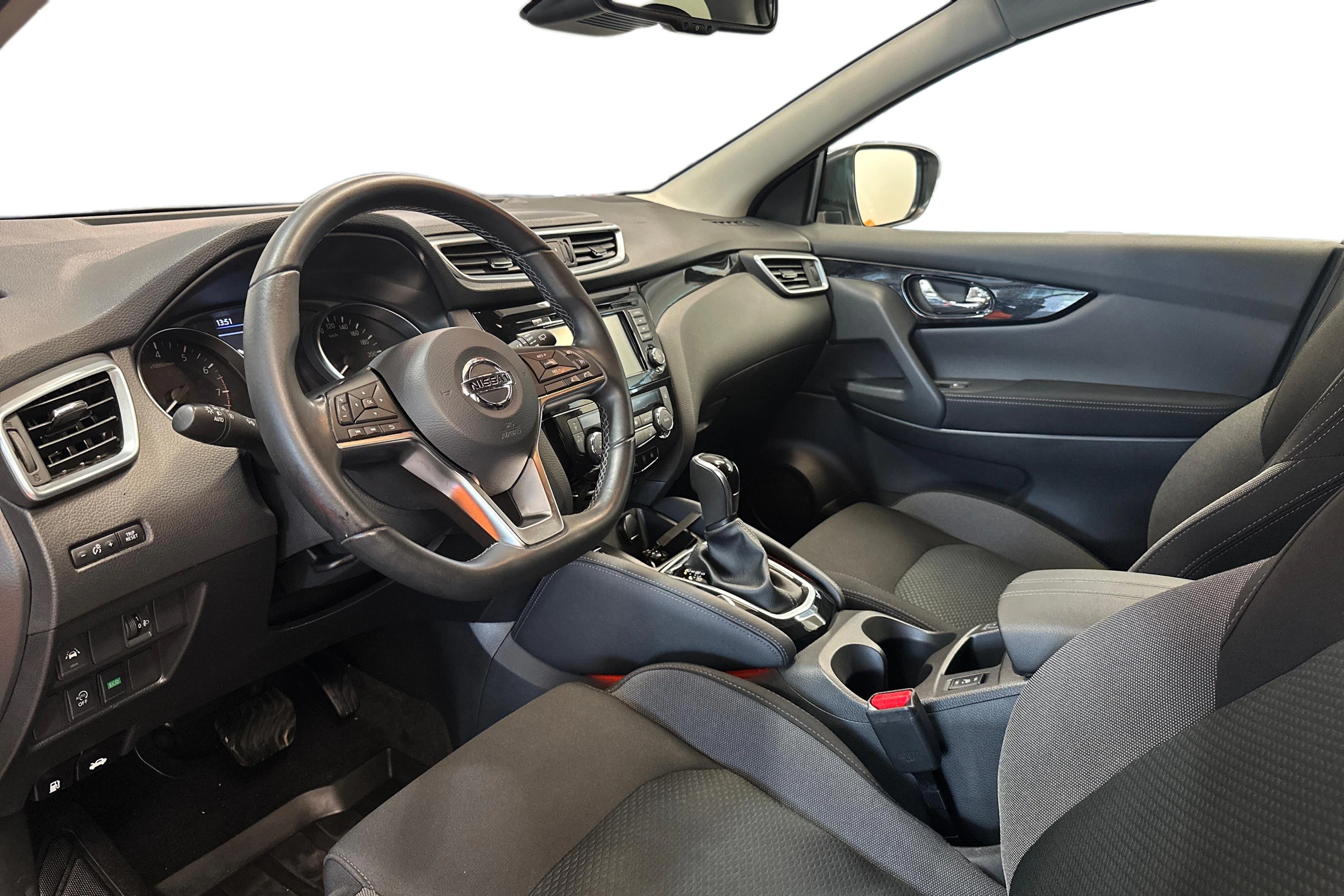 Harmaa Nissan Qashqai 2021 kuva 8.