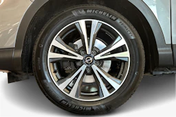 Harmaa Nissan Qashqai 2021 kuva 12.