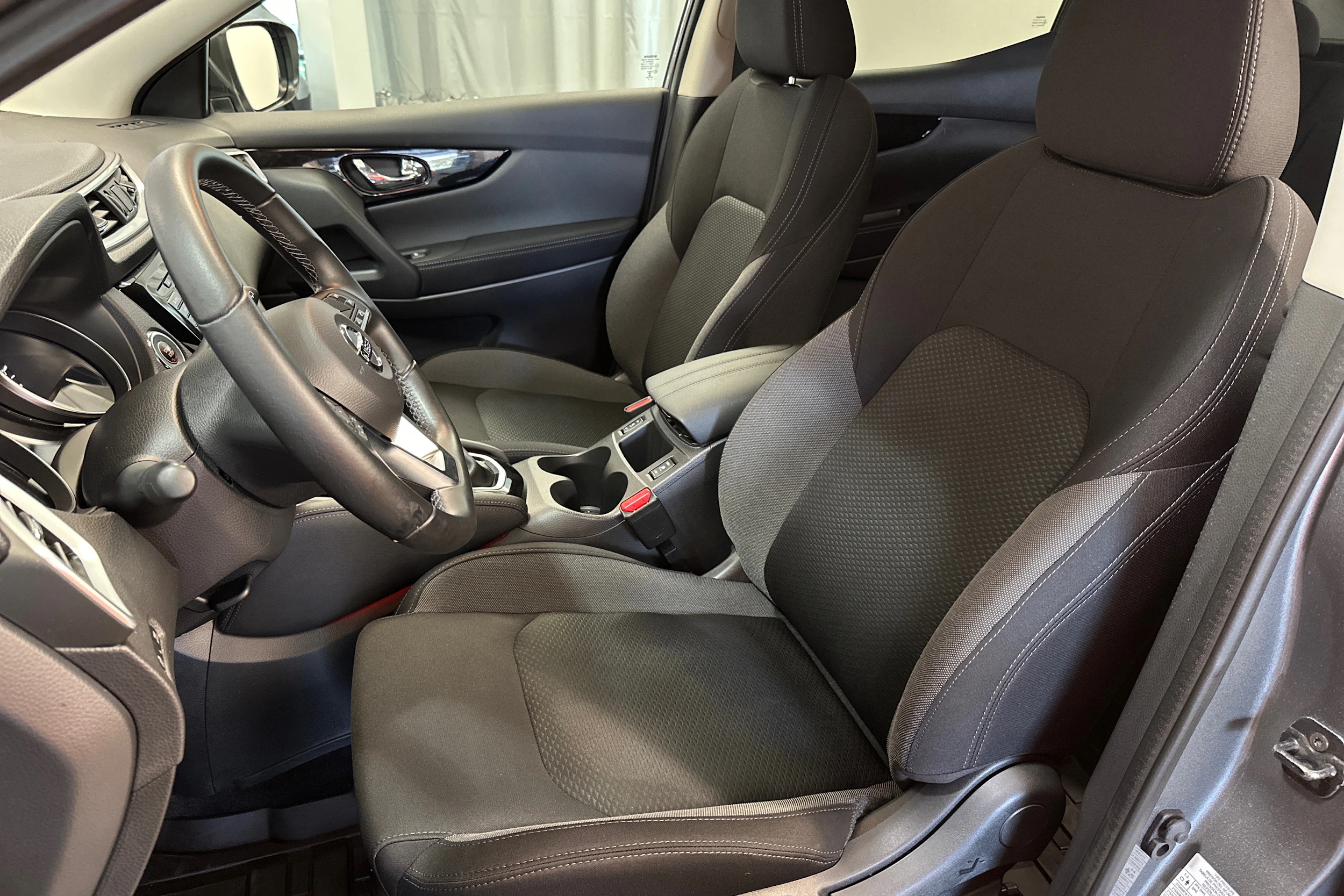 Harmaa Nissan Qashqai 2021 kuva 17.
