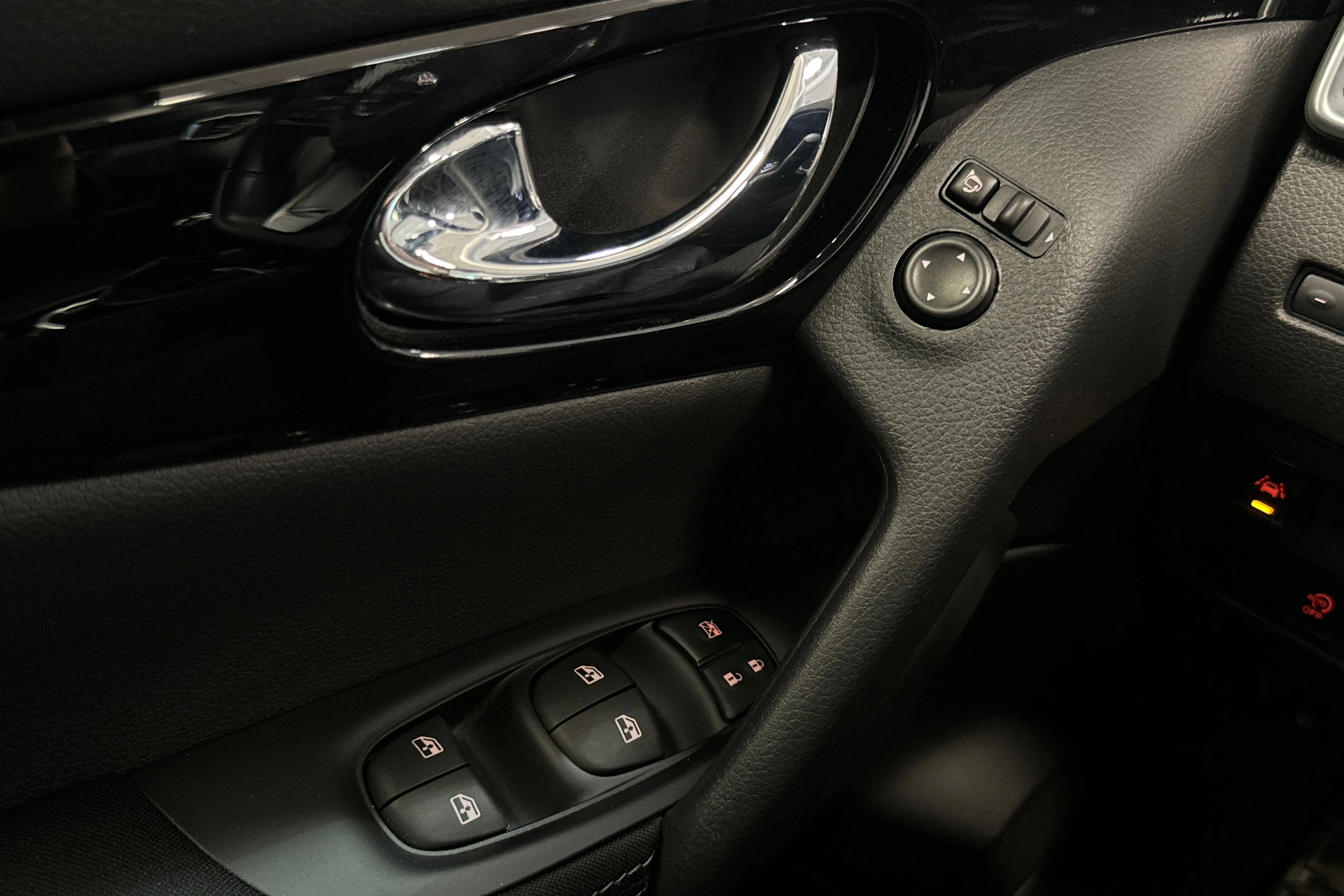 Harmaa Nissan Qashqai 2021 kuva 18.