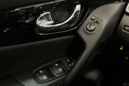 Harmaa Nissan Qashqai 2021 kuva 18.