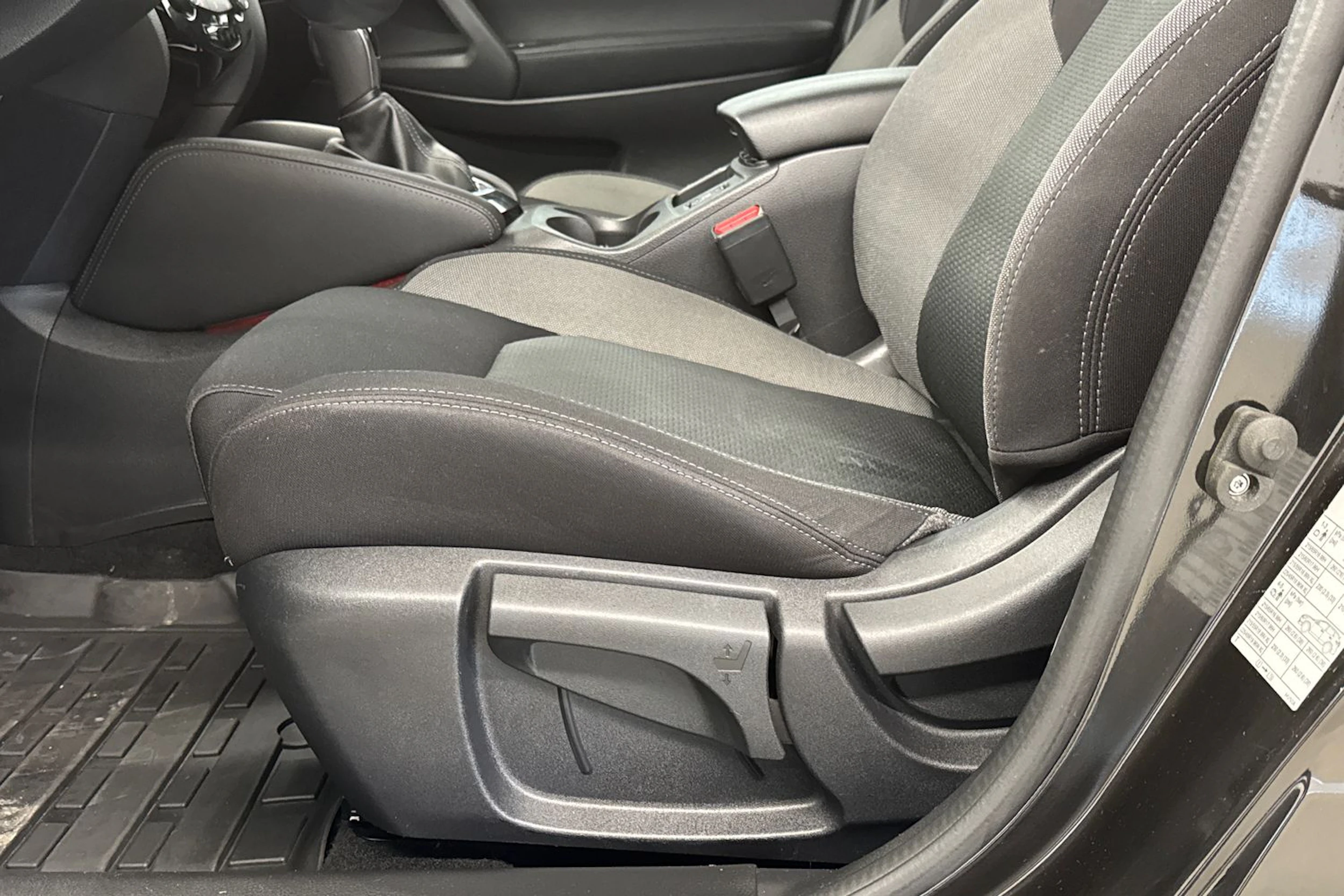 musta Nissan Qashqai 2021 kuva 12.