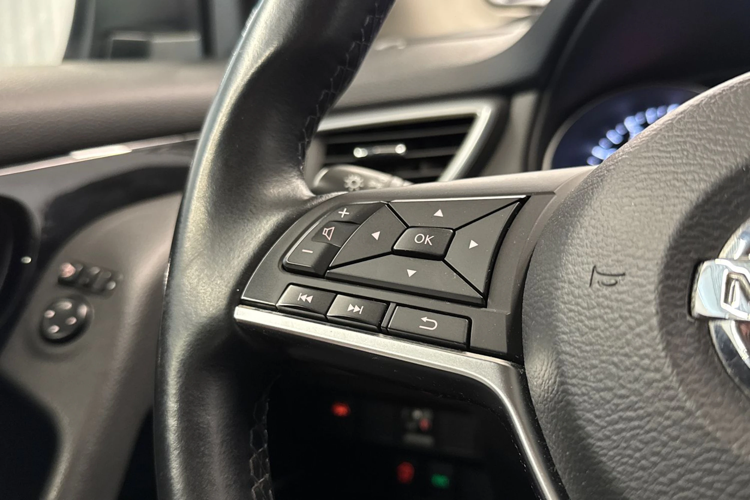 musta Nissan Qashqai 2021 kuva 18.