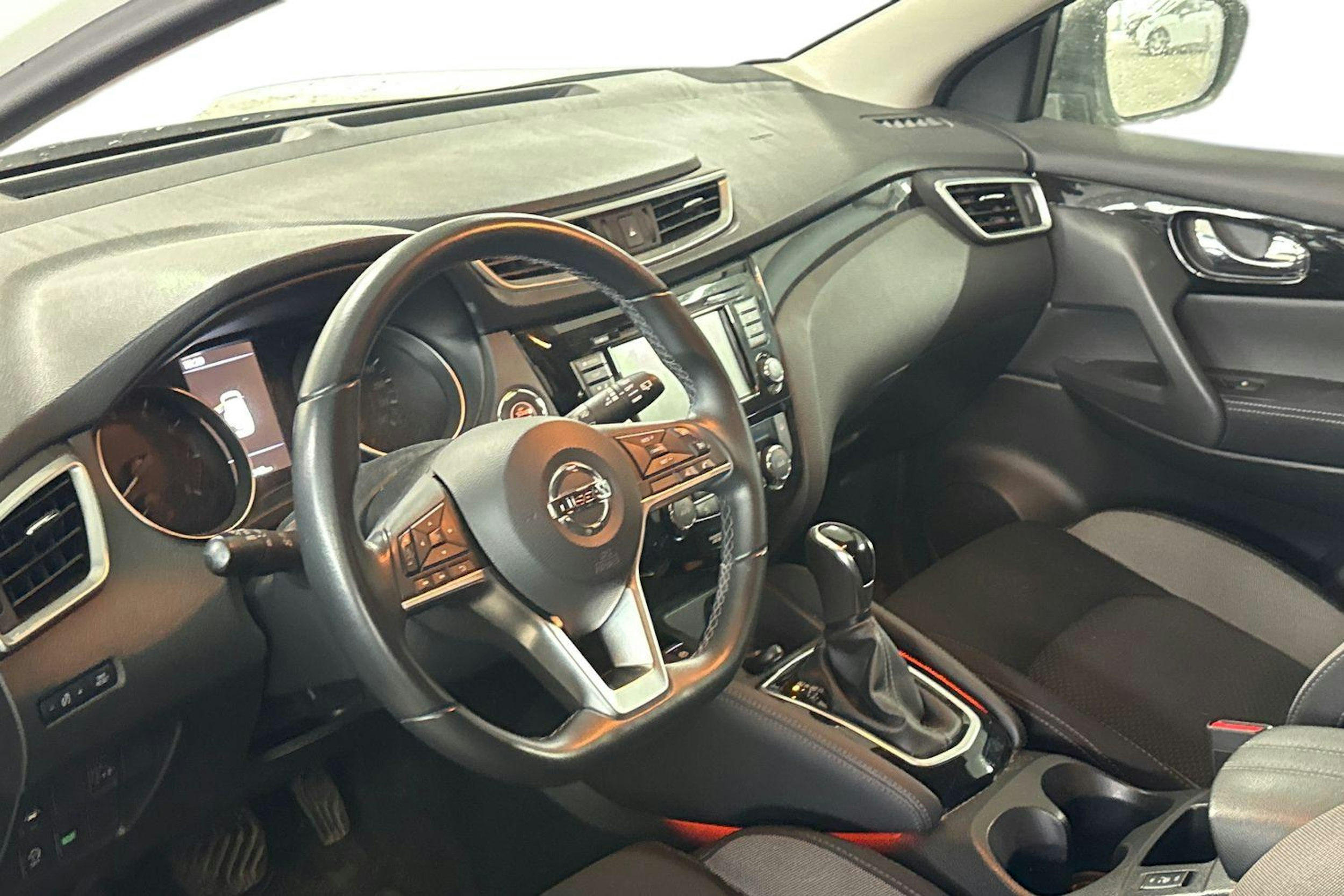 valkoinen Nissan Qashqai 2021 kuva 3.