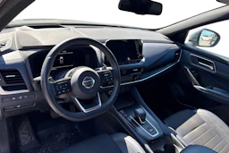 Harmaa Nissan Qashqai 2022 kuva 3.