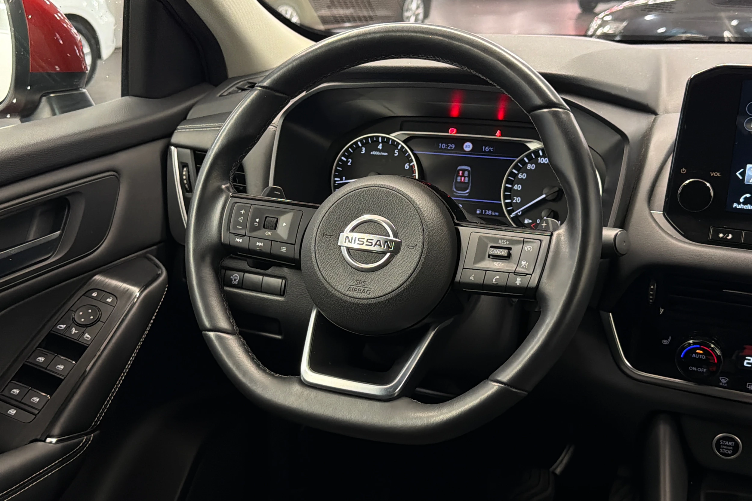 Punainen Nissan Qashqai 2022 kuva 14.