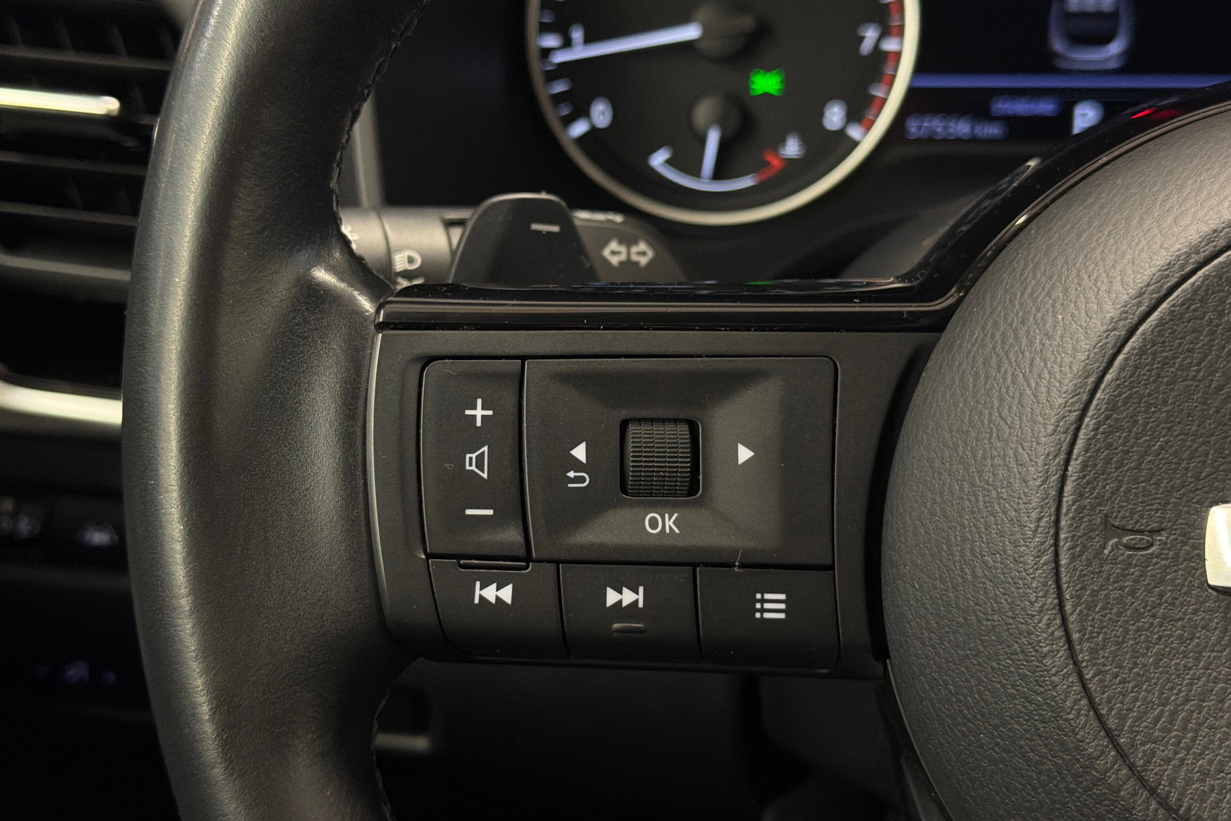 Punainen Nissan Qashqai 2022 kuva 15.