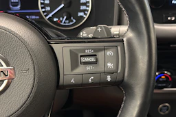 Punainen Nissan Qashqai 2022 kuva 16.