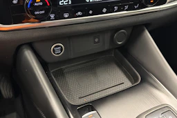 Punainen Nissan Qashqai 2022 kuva 21.