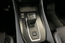 Punainen Nissan Qashqai 2022 kuva 16.