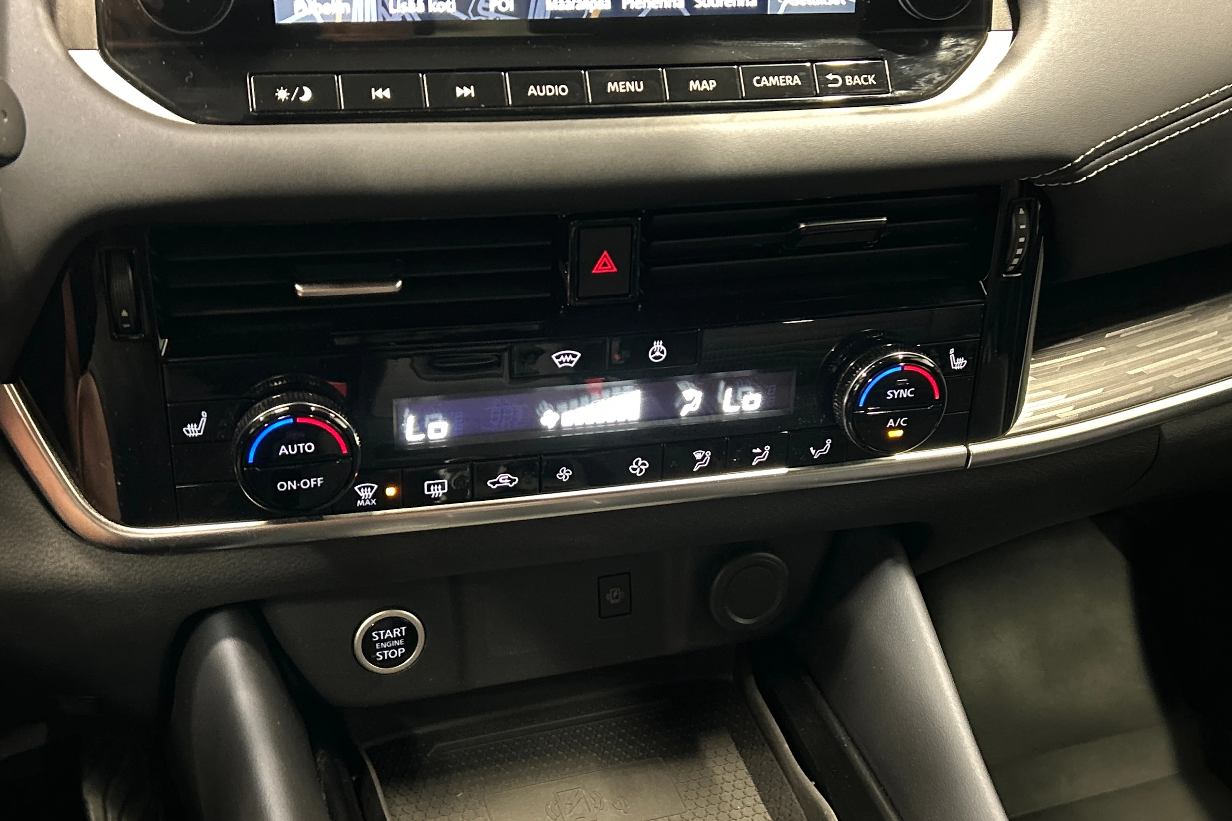 Punainen Nissan Qashqai 2022 kuva 17.