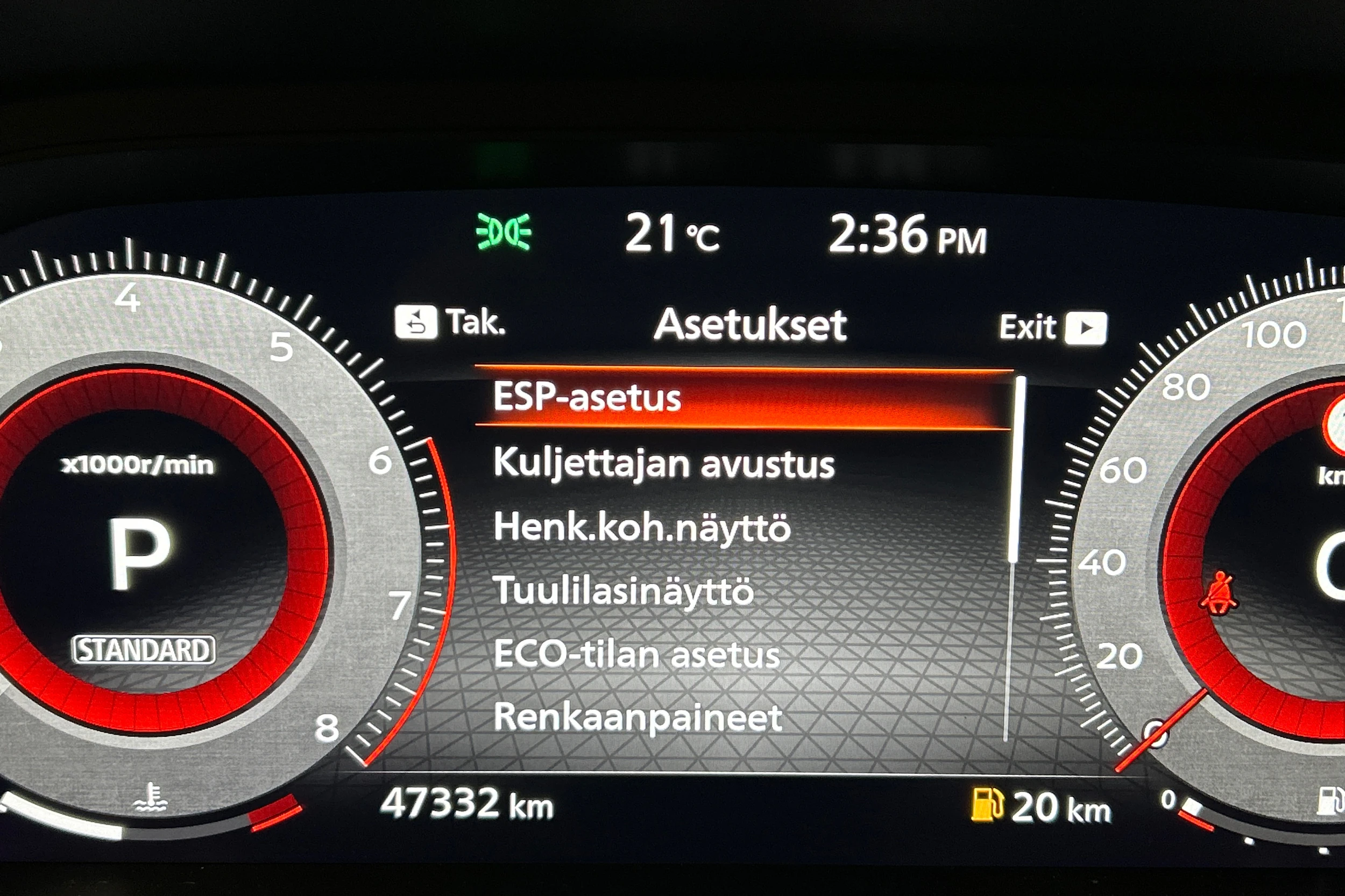 Punainen Nissan Qashqai 2022 kuva 18.