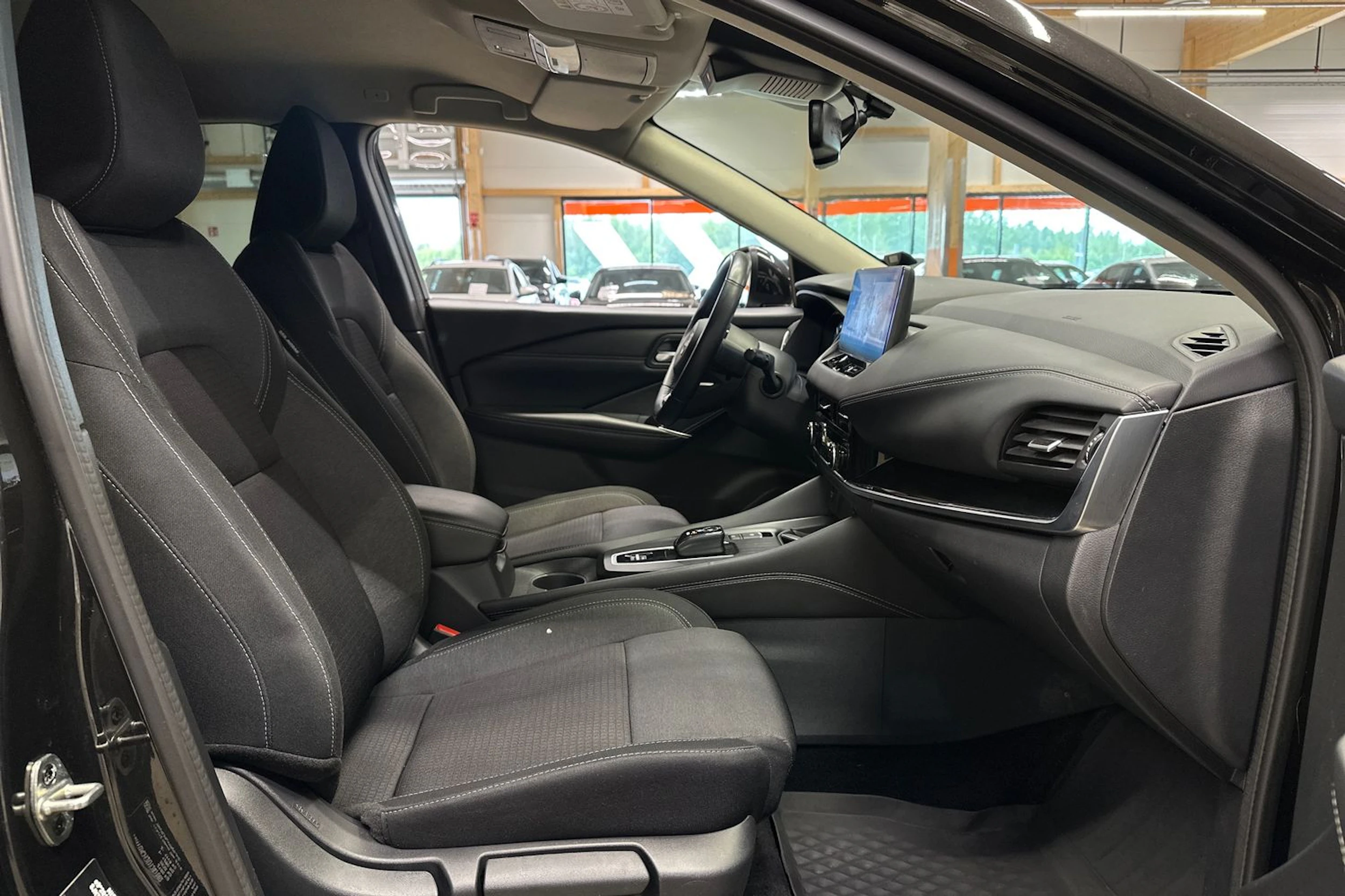 met. musta Nissan Qashqai 2023 kuva 11.