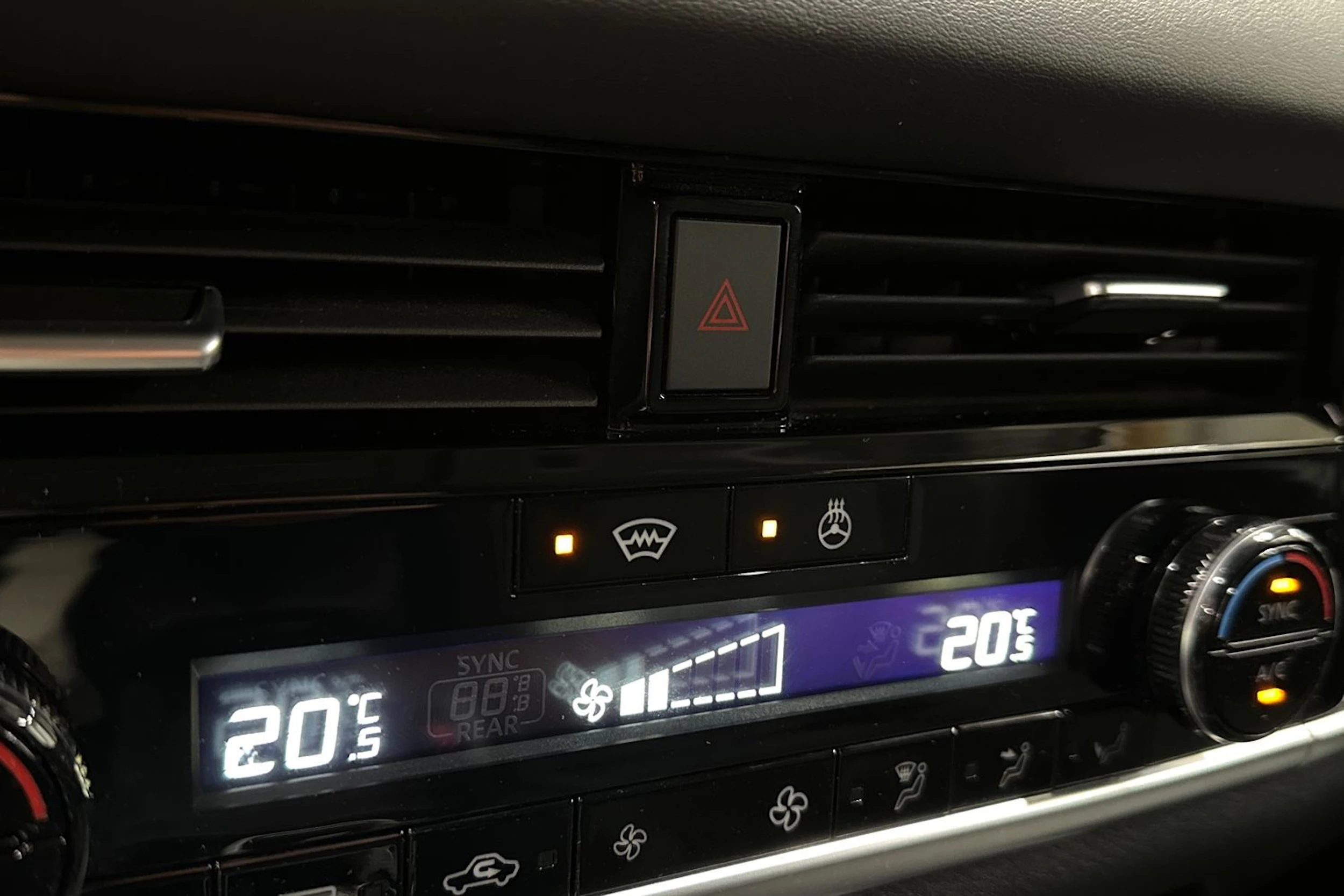 met. musta Nissan Qashqai 2023 kuva 16.