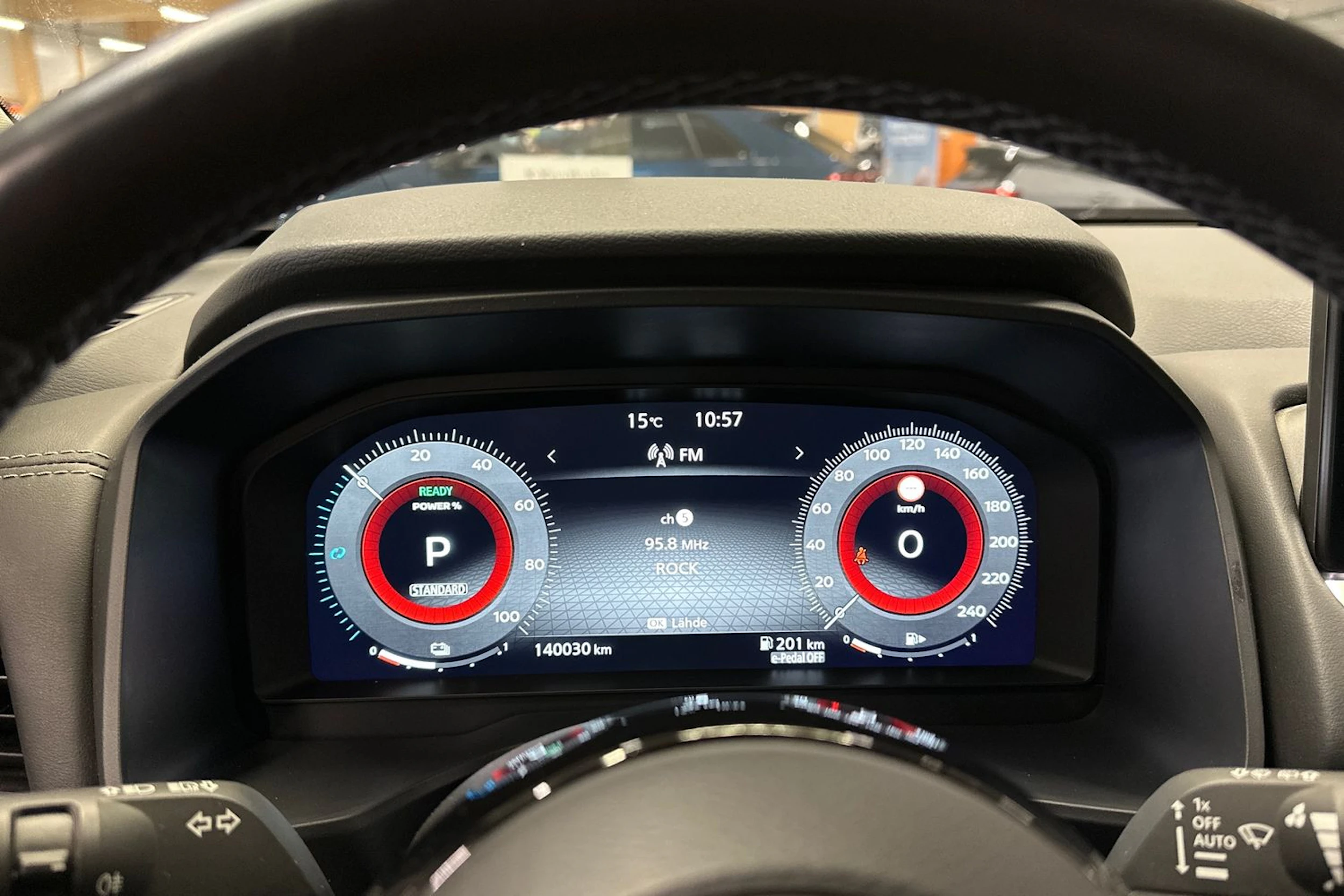 met. musta Nissan Qashqai 2023 kuva 17.
