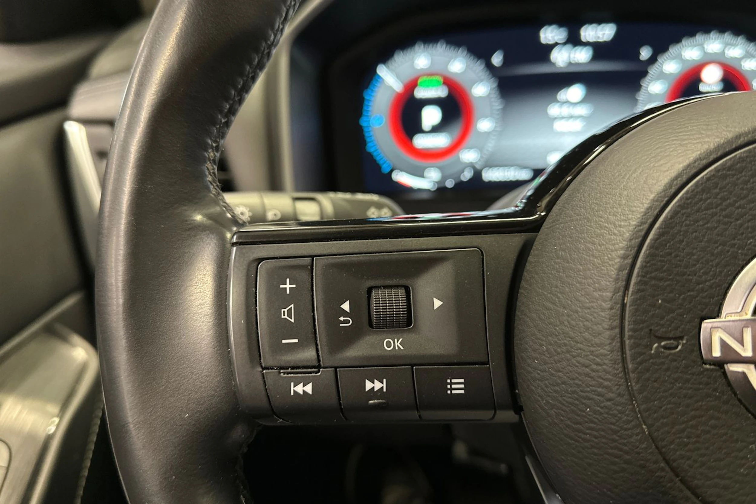 met. musta Nissan Qashqai 2023 kuva 18.