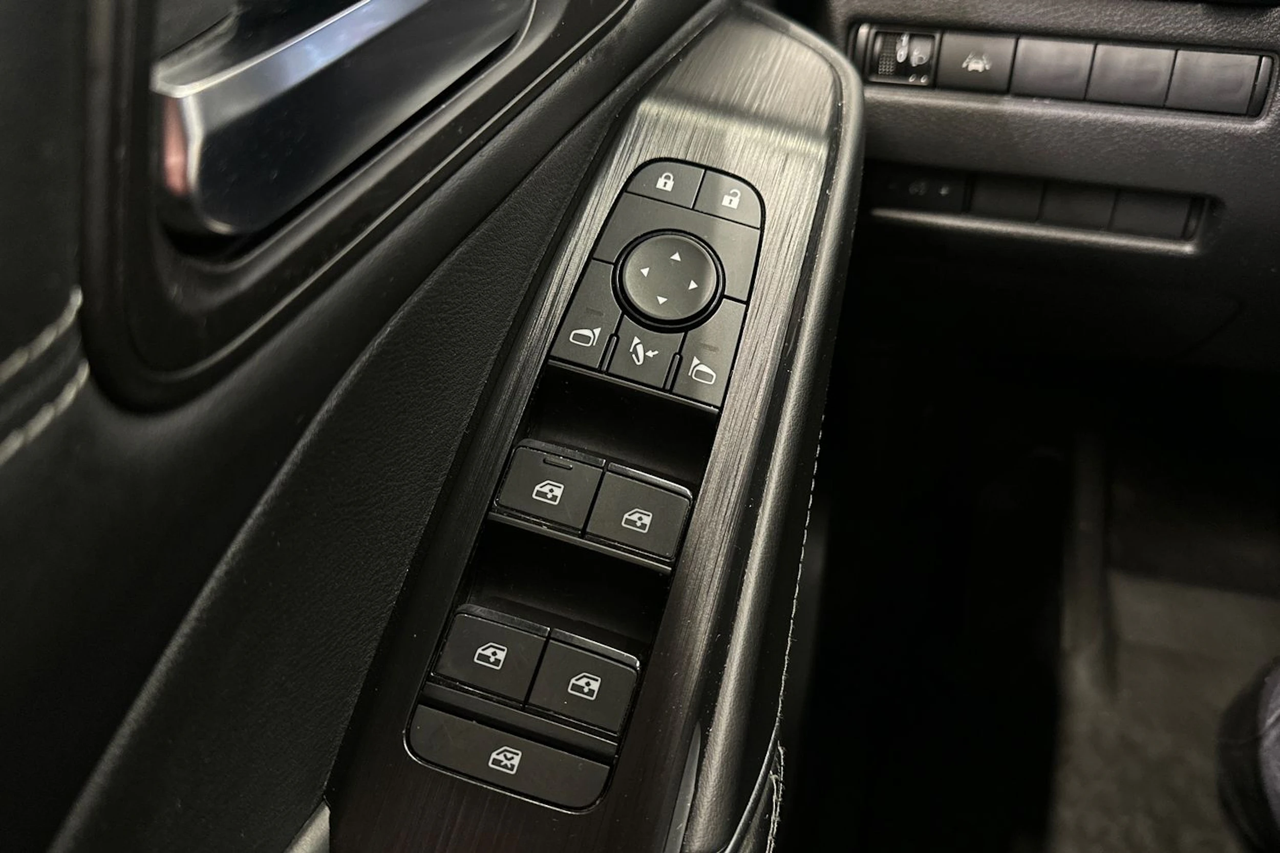 met. musta Nissan Qashqai 2023 kuva 20.