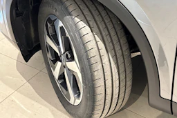 harmaa Nissan Qashqai 2023 kuva 13.