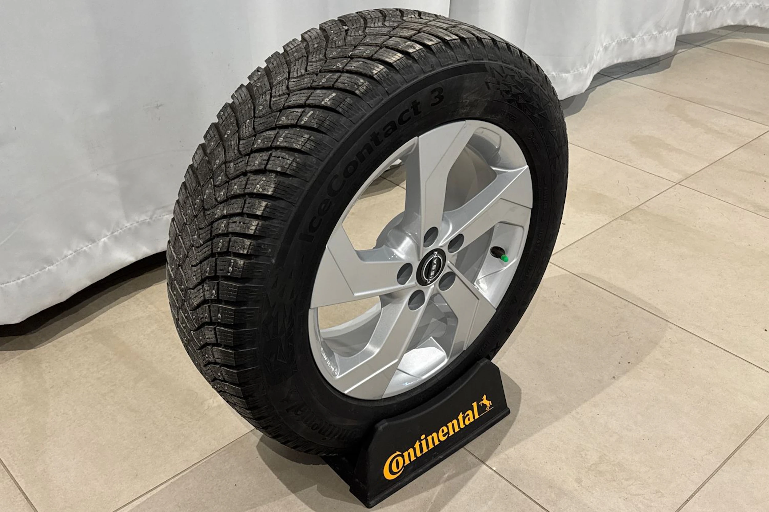 harmaa Nissan Qashqai 2023 kuva 15.