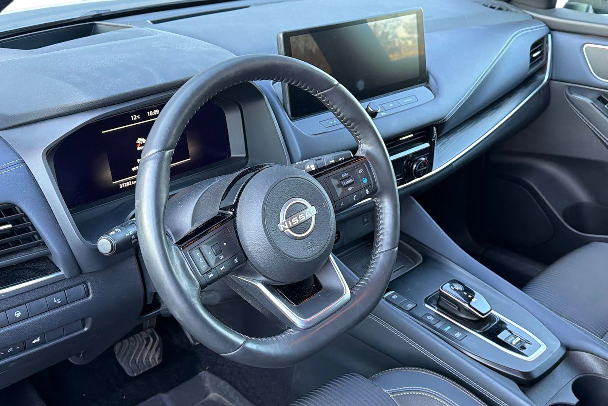harmaa Nissan Qashqai 2023 kuva 3.