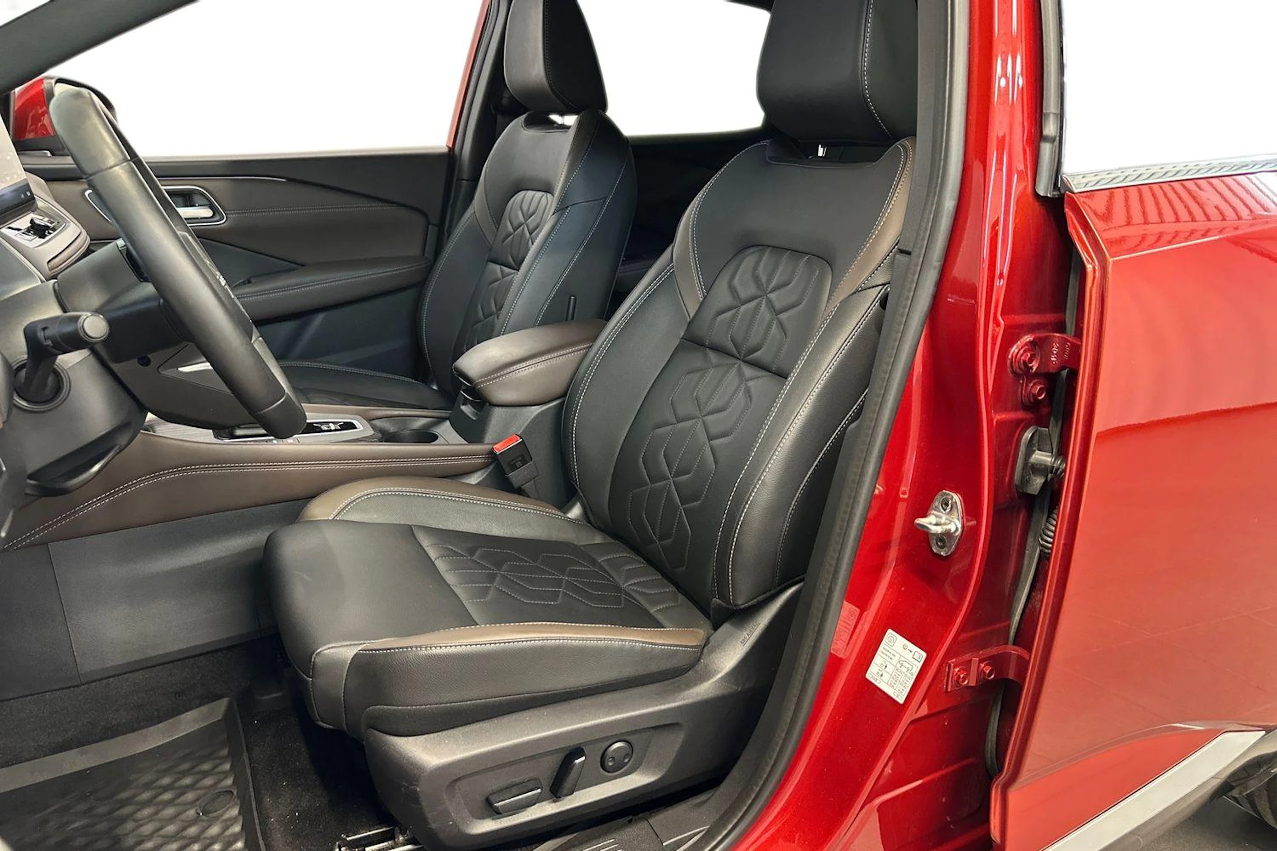 Punainen Nissan Qashqai 2024 kuva 7.