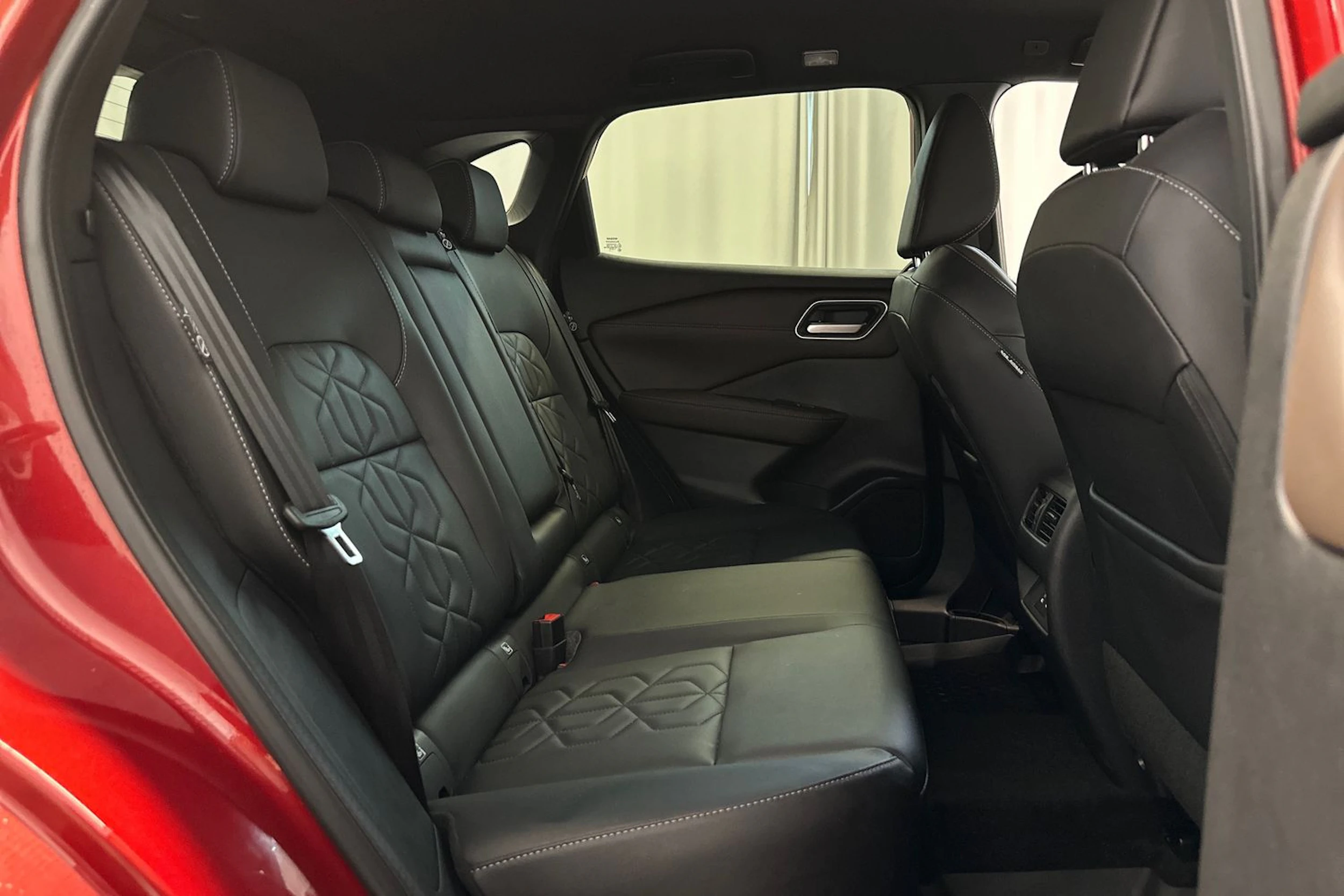 Punainen Nissan Qashqai 2024 kuva 10.