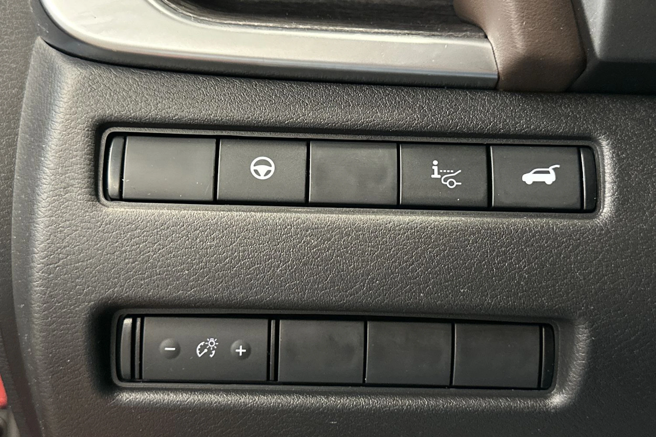 Punainen Nissan Qashqai 2024 kuva 16.