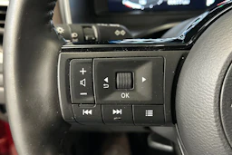 Punainen Nissan Qashqai 2024 kuva 17.