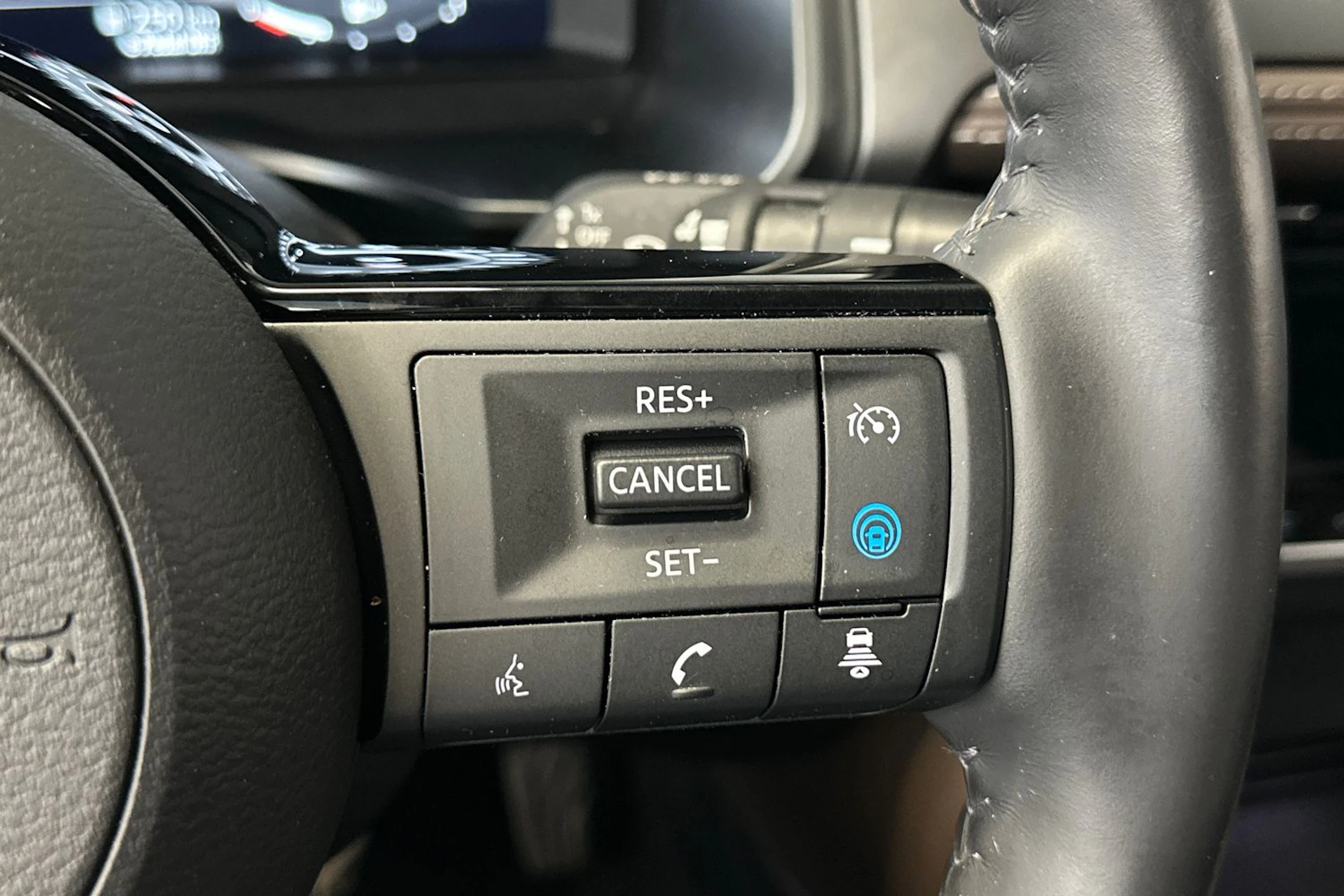 Punainen Nissan Qashqai 2024 kuva 18.