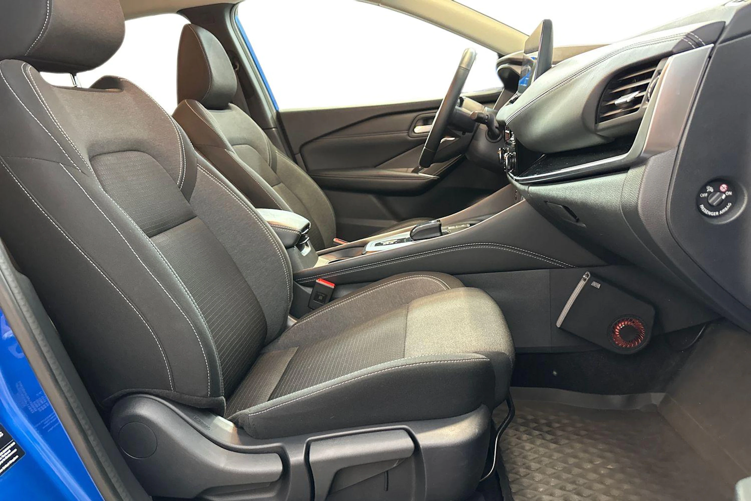 sininen Nissan Qashqai 2024 kuva 8.